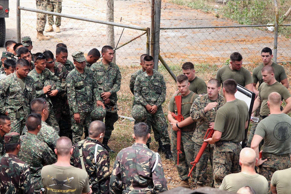 US, Philippine Marines practice MOUT > Marine Corps Installations ...