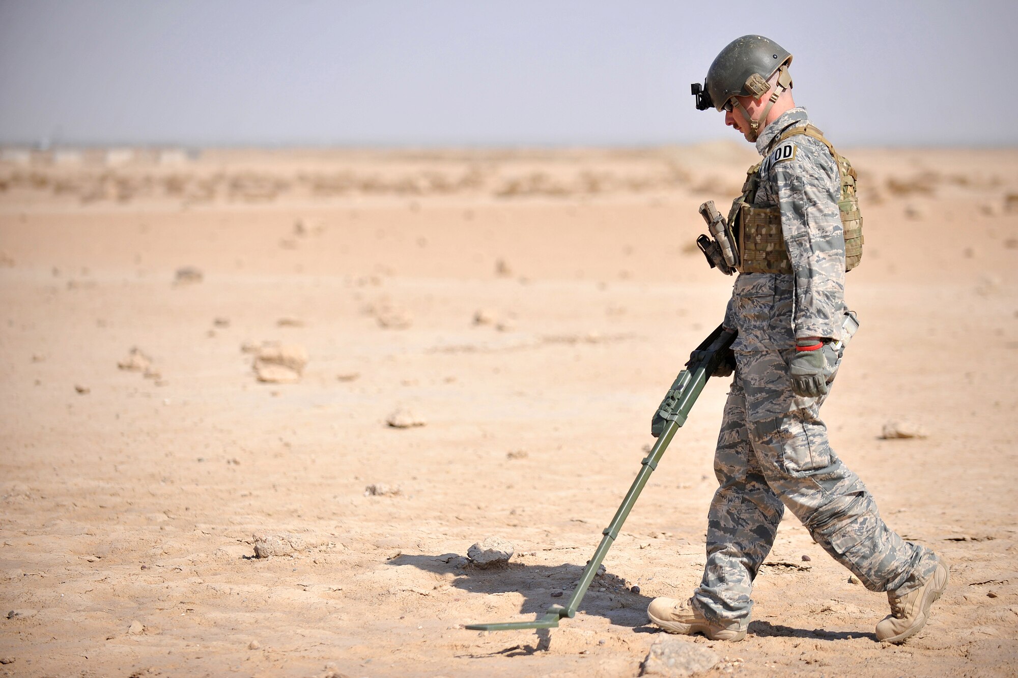 Staff Sgt. Glenn Henthorn, 407th Expeditionary Operations Support Squadron explosive ordnance disposal team chief, scans the ground with a mine and metal detector during a training exercise March 3, 2010, at Ali Air Base, Iraq. (U.S. Air Force photo by Senior Airman Andrew Lee/Released) 