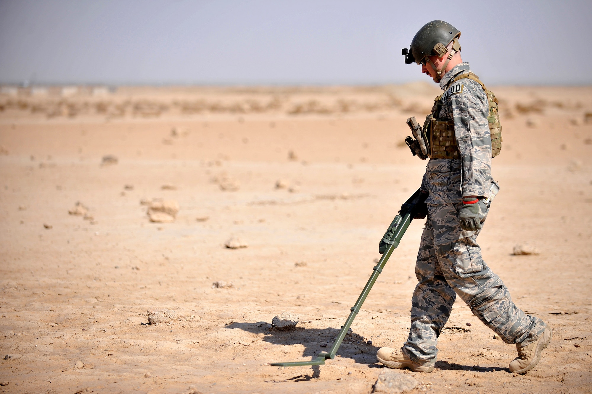 Staff Sgt. Glenn Henthorn scans the ground with a mine and metal detector during a training exercise March 3, 2011, at Ali Air Base, Iraq. Sergeant Henthorn is an explosive ordnance disposal team chief assigned to the 407th Expeditionary Operations Support Squadron. (U.S. Air Force photo/Senior Airman Andrew Lee) 