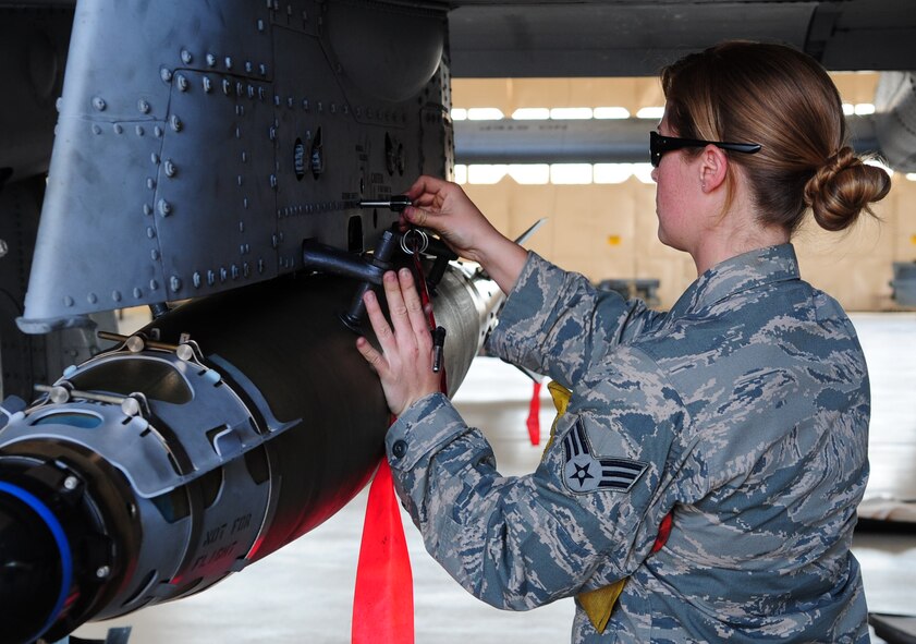 Senior Airman Roxy Shaw, 23rd Civil Engineer Squadron explosive ordnance disposal apprentice, safeguards an A-10C Thunderbolt II during emergency crisis training April 12 at Moody Air Force Base, Ga. Airman Shaw was part of a three-man team that responded to a simulated bird strike on an aircraft carrying a Mark 82 bomb. (U.S. Air Force photo/Senior Airman Stephanie Mancha)(RELEASED)