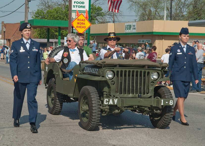 Former U.S. Marine Corps SGT Robert E. O’Malley, Vietnam Medal of Honor recipient waves at the crowd during the annual MOH parade held at Gainesville, Texas, the Host City for MOH, April 9, 2011. He is escorted by members of the 136th Airlift Wing, Texas Air National Guard. His heroic act saved the lives of his wounded Marines although three times wounded in this encounter, facing imminent death from a determined enemy, he steadfastly refused evacuation until his wounded men were evacuated on August 18, 1965. (U.S. Air Force Photo by Senior Master Sgt. Elizabeth Giblert)
