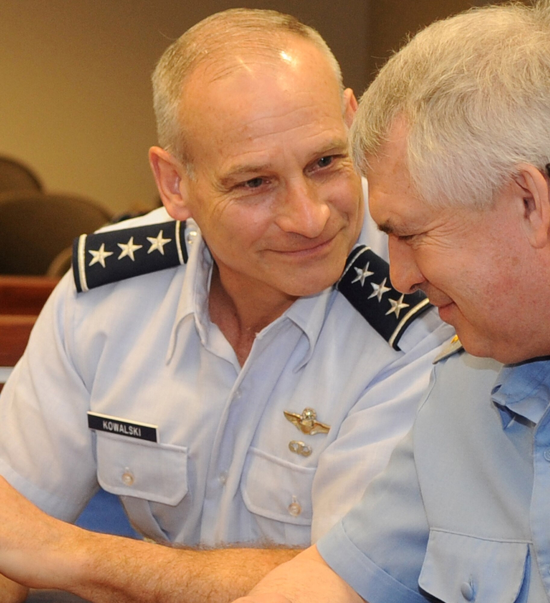 BARKSDALE AIR FORCE BASE, La - Lt. Gen. Jim Kowalski, Air Force Global
Strike Command commander, and General-Colonel Alexander Nikolayevich Zelin,
Commander-in Chief of the Air Force Russian Federation, enjoy some
light-hearted humor after a Global Strike Command mission briefing, April 4.
Air Force Global Strike Command was the Russian Air Chief's first visit as
part of the Chief of Staff of the Air Force's counterpart program. (U.S. Air
Force photo/Master Sgt. Corey A. Clements)  