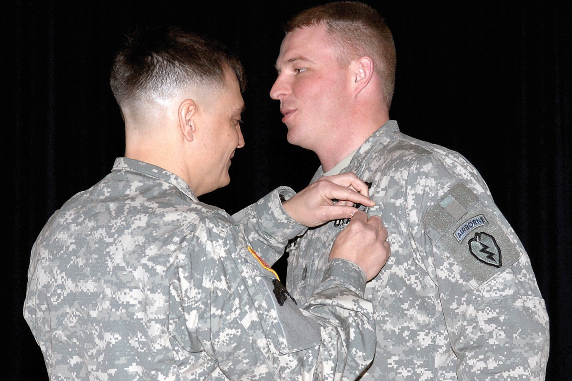 Army Lt. Col. Patrick Ellis, commander of the 1st Battalion, 501st Infantry
Regiment (Airborne), presents the Bronze Star with Valor to Sgt. 1st Class Kyle T.
Silvernale. The award recognized Silvernale’s decisive actions during a 2008 fire fight
in Afghanistan. (U.S. Army photo/Staff Sgt. Matthew Winstead)