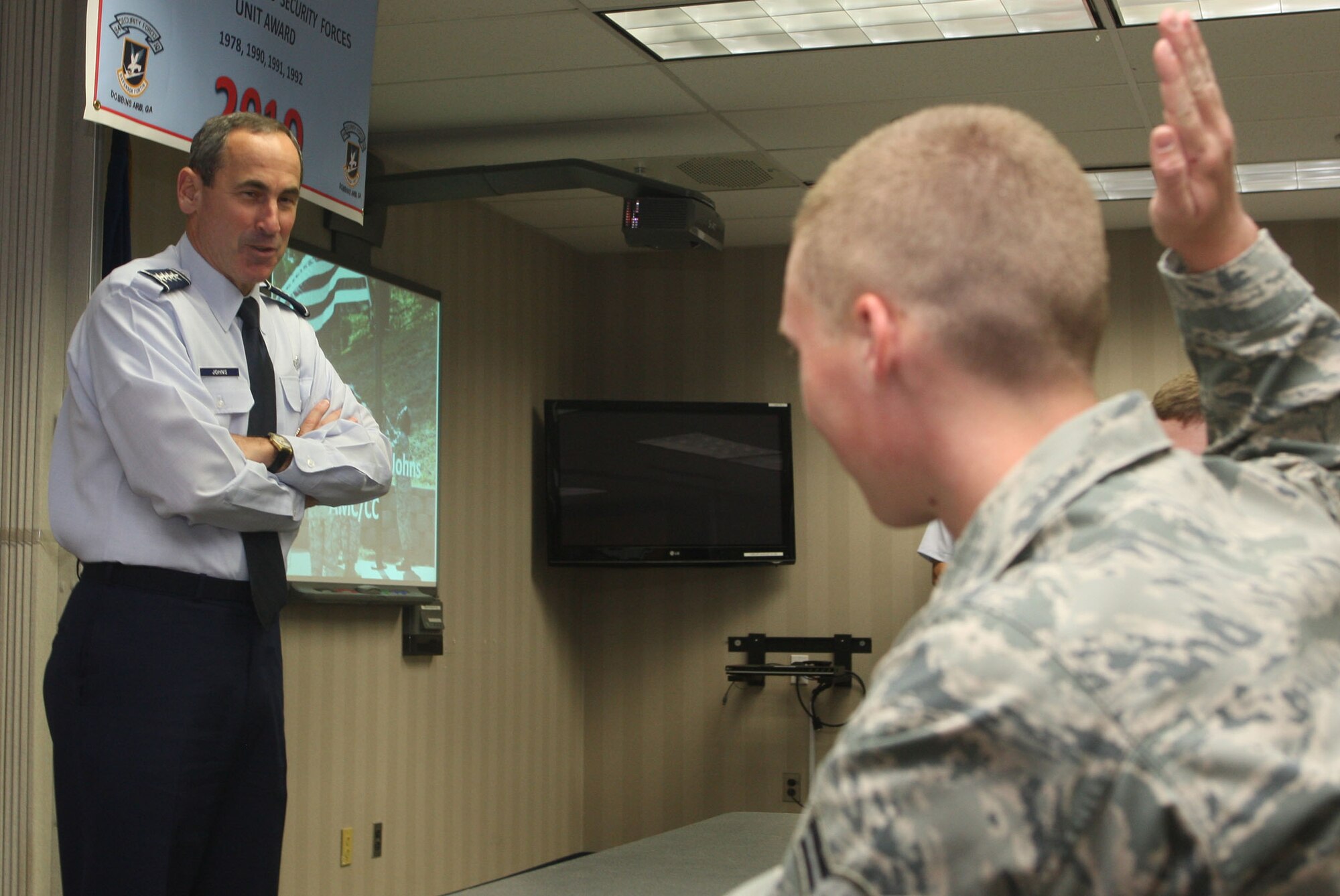 Gen. Ray Johns, Commander of the Air Mobility Command visits with members of the 94th Security Forces Squadron, while touring of Dobbins Air Reserve Base, Ga., Apr 11. (U.S. Air Force Photo/Don Peek)