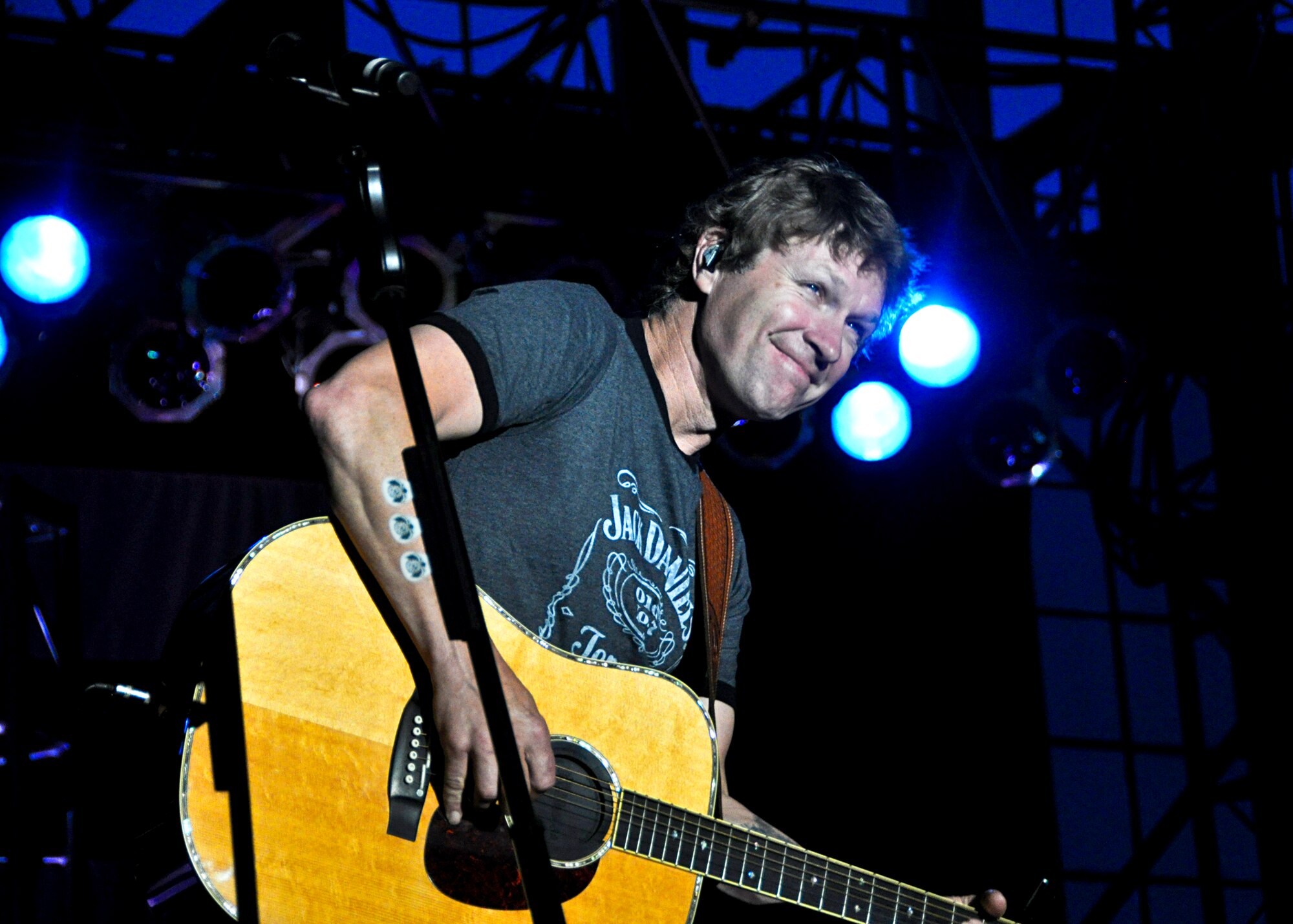 Country star Craig Morgan rocked Hangar 102 as part of the Jack Daniel's/USO Toast to the Troops Program.  It was Mr. Morgan's 14th appearance headlining a concert for U.S. troops, families and volunteers. (USAF photo/Randy Gon)
