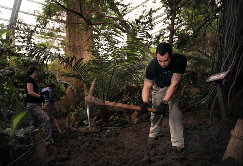 Team Offutt Takes On A Dirty Job At Annual Zoo Cleanup Offutt
