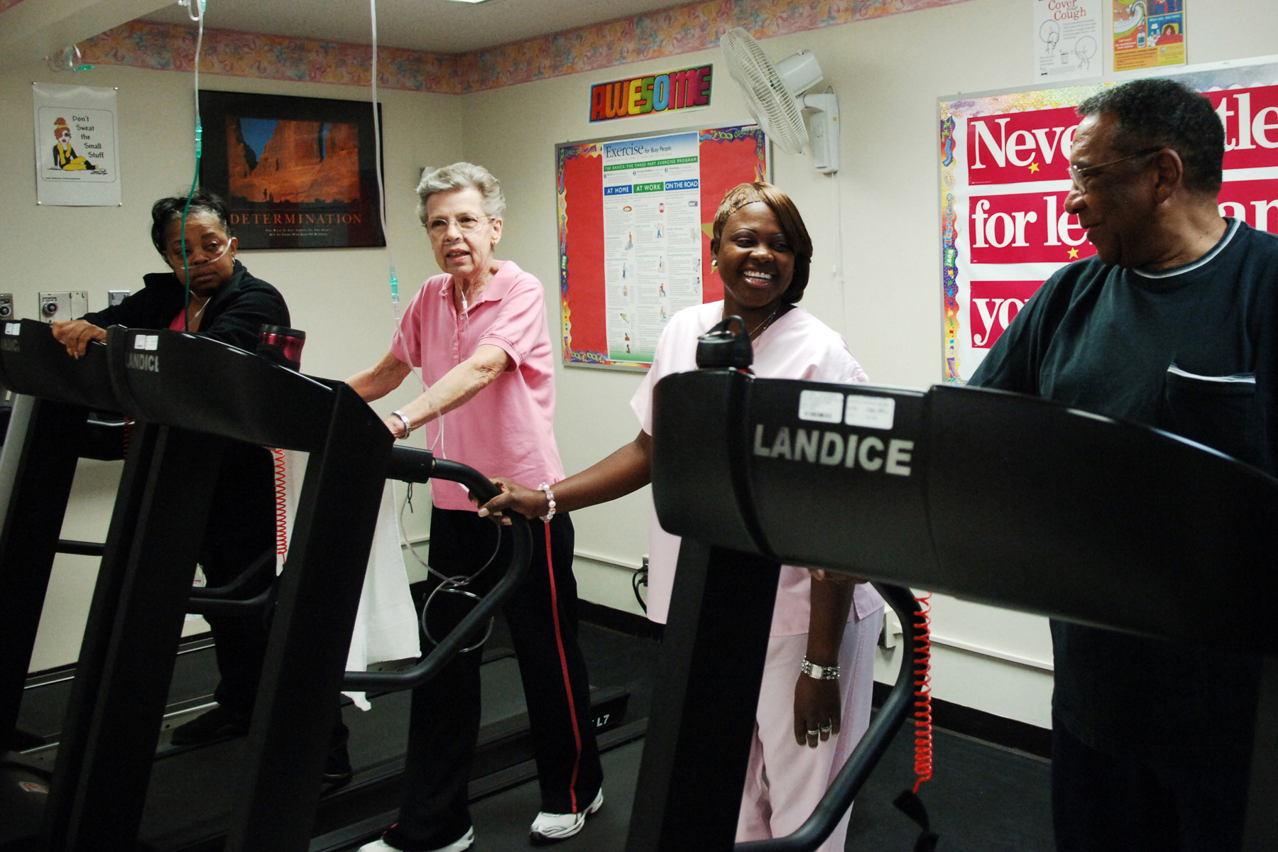 Men and women exercising as a form of pulmonary rehabilitation