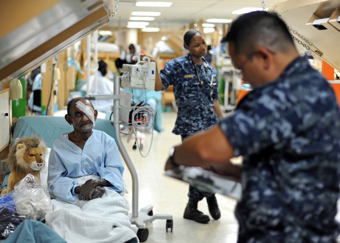 A patient recovers from surgery aboard the USNS Comfort as a U.S, Navy sailor writes down a progress report during Continuing Promise in Kingston, Jamaica, April 16, 2011. 