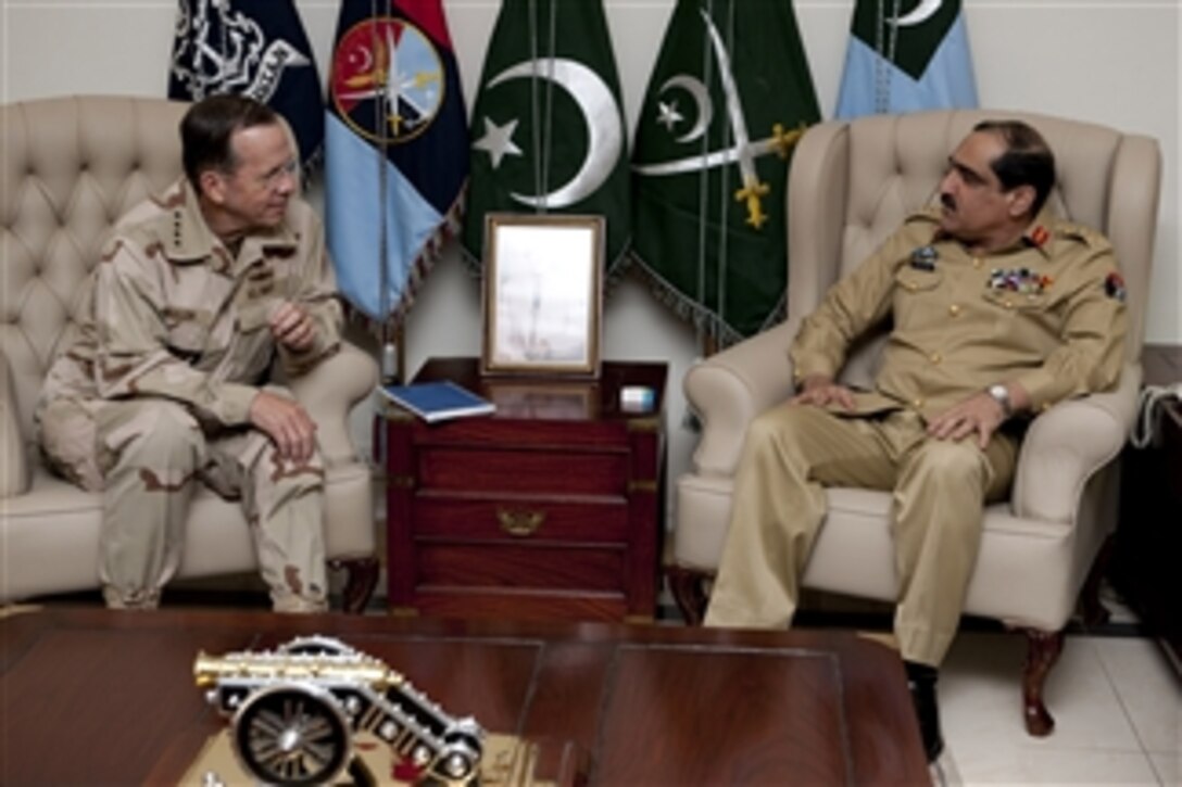 Chairman of the Joint Chiefs of Staff Adm. Mike Mullen, U.S. Navy, meets with Pakistani Gen. Khalid Shameem Wynne, chairman of th e Joint Chiefs of Staff Committee in Rawalpindi, Pakistan, on April 20, 2011.  Mullen is in the Central Command area of operation supporting a USO tour to the region and visiting counterparts and service members stationed in the area.  