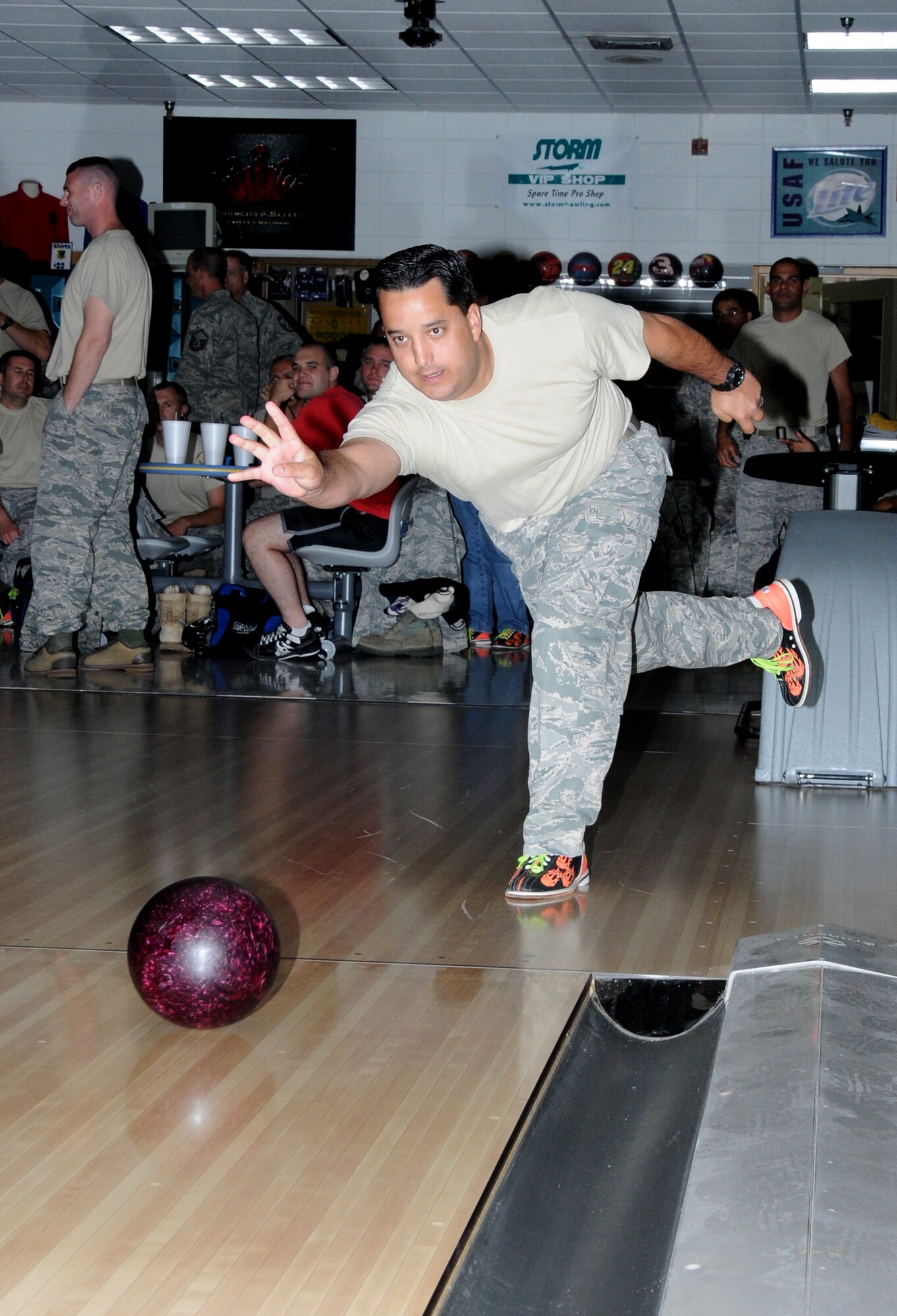 Tech. Sgt. Scott Erwin, 81st Inpatient Operations Squadron, was one of 50 bowlers that participated in Tuesday’s AFAF bowling tournament at Gaudé Lanes. The event raised $220.  (U.S. Air Force photo by Kemberly Groue)