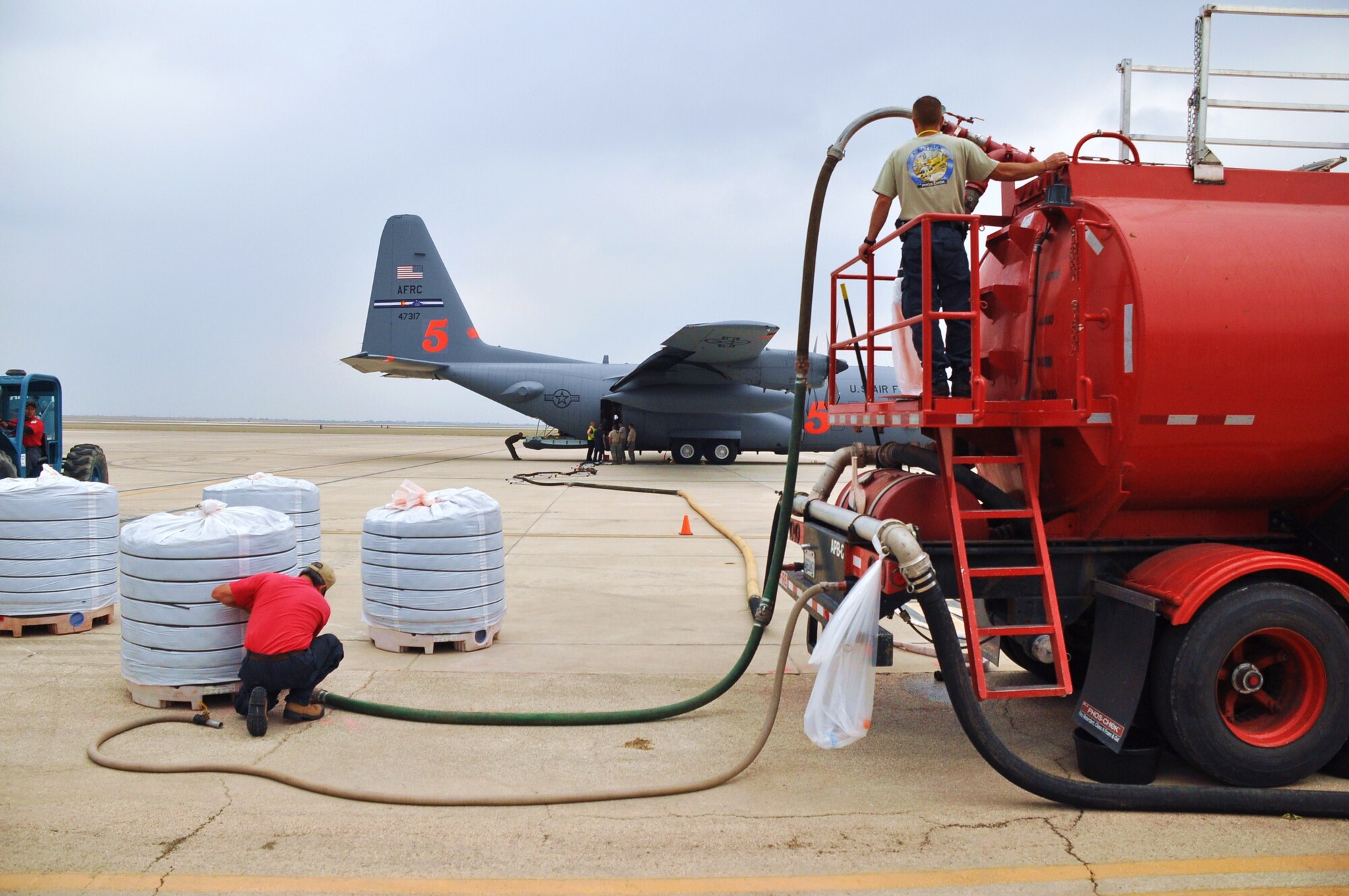 LAUGHLIN AIR FORCE BASE, Texas -- Contractors from Laughlin and maintenance personnel from the 302nd Air Expeditionary Group mix the retardants that have been dropped on the wildfires throughout the region April 19 here. The contractors have been working with the Airmen in the ongoing efforts to control the wildfires in Mexico and Texas. (U.S. Air Force photo by Senior Airman Scott Saldukas)