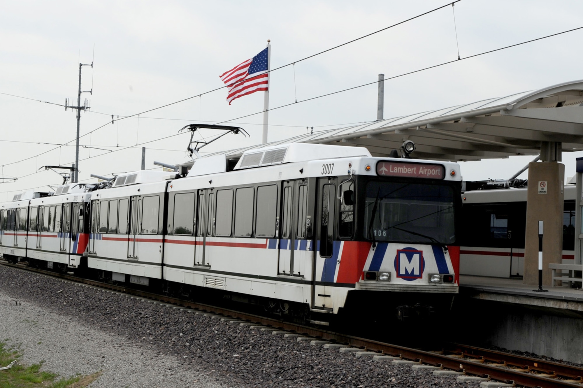 SCOTT AIR FORCE BASE, Ill. -- A Metro Link train pulls into the Scott AFB station. The St. Louis Metro Transit system is a free alternative means of transportation for Team Scott members. (U.S. Air Force photo by Staff Sgt. Brian J. Valencia)