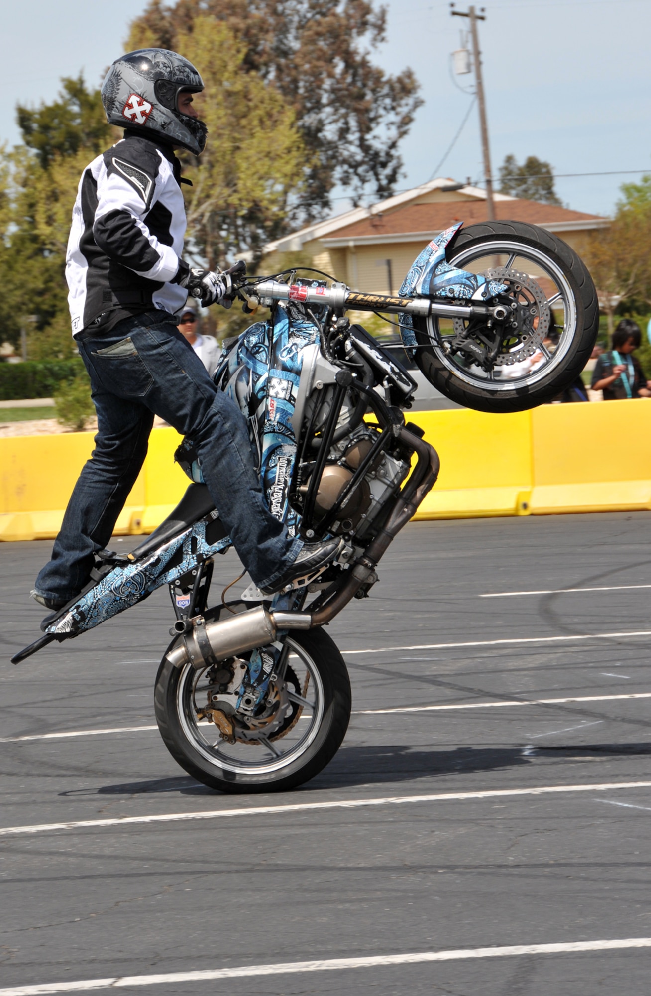 Stunt shop bike helmet