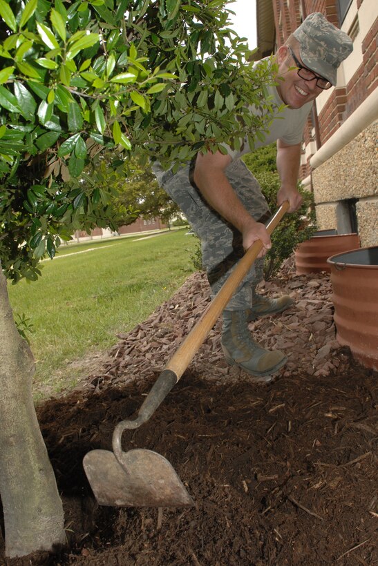 Master Sgt. Scott Azbell, Air Combat Command major command 
technical order distribution office, spreads mulch in a garden at Langley Air 
Force Base, Va., April 22, 2011. Langley personnel participated in clean-up on 
base during Earth Week, April 18-22. (U.S. Air Force photo by Staff Sgt. Jeff 
Nevison/Released)

