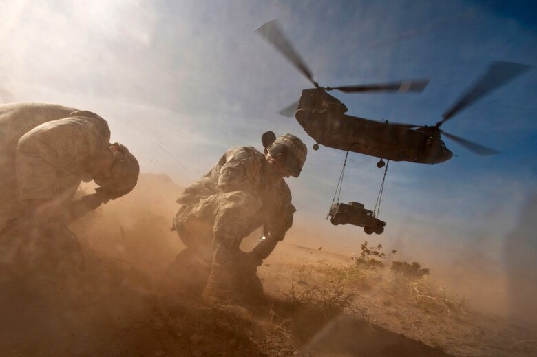 Photo Essay Airmen And Soldiers Conduct Airdrop And Sling