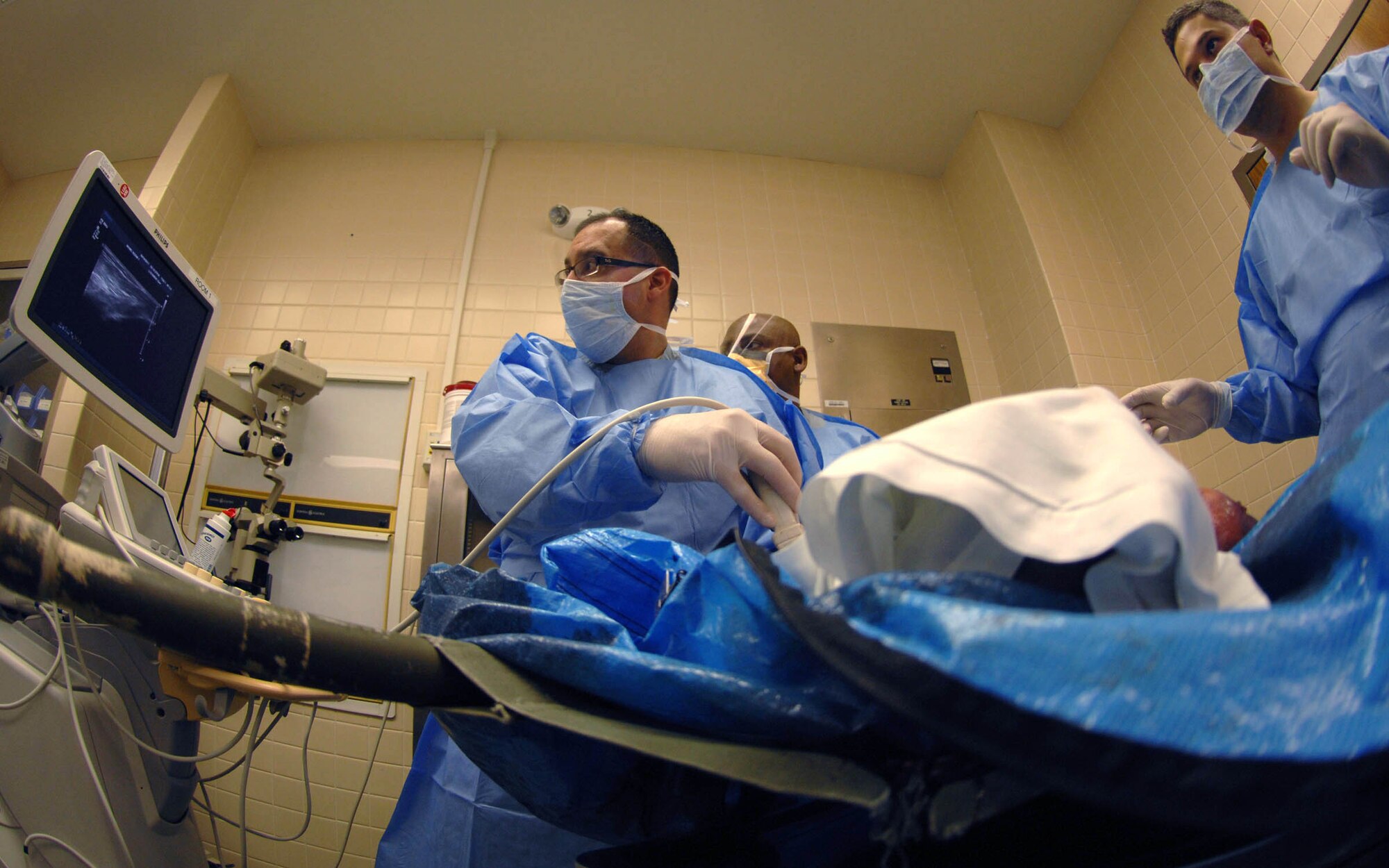 Lt. Col. (Dr.) Elliot Pinero (center) attempts to locate various muscularskeletal areas using an ultrasound along with fellow trainee Army Capt. (Dr.) Michael Stoudmire (rear) as instructor Maj. (Dr.) David Wang observes April 14, 2011, during a muscularskeletal radiology class held in the 59th Medical Wing's Clinical Research Division in Wilford Hall Medical Center on Lackland Air Force Base, Texas. Dr. Pinero is a muscularskeletal radiologist stationed at the Air Force Academy in Colorado Springs, Colo. Dr. Stoudmire is the chief radiologist at Bayne Jones Army Community Hospital in Fork Polk, La. Dr. Wang is a muscularskeletal radiologist stationed at Wilford Hall. (U.S. Air Force photo/Staff Sgt. Robert Barnett)