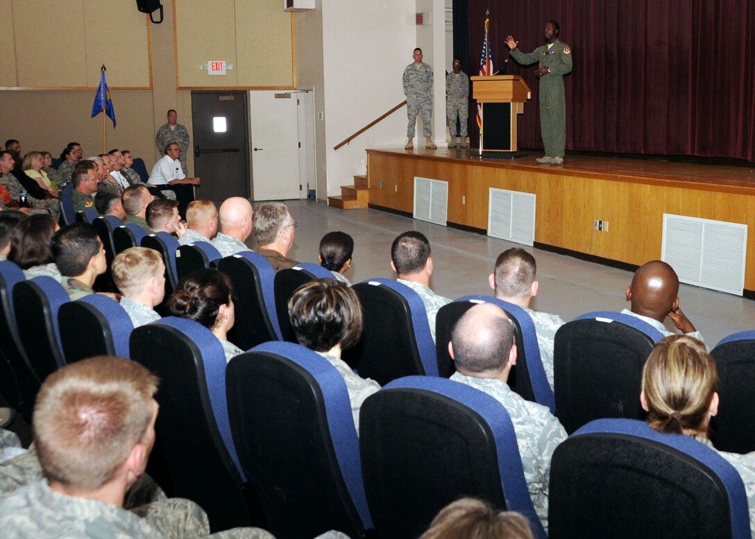 General Rice visits Altus AFB