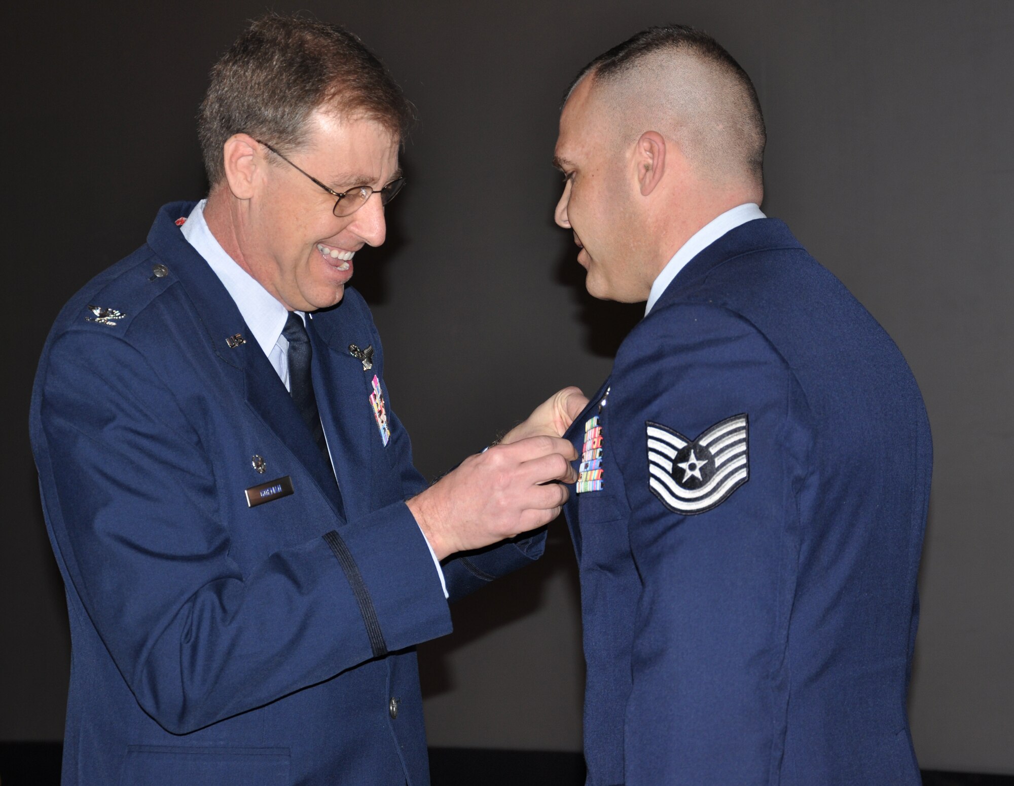 WRIGHT-PATTERSON AIR FORCE BASE, Ohio – Col. Stephen Goeman, 445th Airlift Wing commander, pins the Bronze Star on Tech. Sergeant Jason Hutchison, 445th Aeromedical Evacuation Squadron, during the April 3 unit training assembly.  Sergeant Hutchison was awarded the Bronze Star while he was serving in the Army and was assigned as a platoon sergeant, First Platoon, 342nd Military Police Company, multi-National Corps-Iraq, Baghdad, Iraq, from Oct. 25, 2008, to Sept. 30, 2009, in support of Operation Iraqi Freedom. (U.S. Air Force photo/Senior Airman Shenchia Chu)
