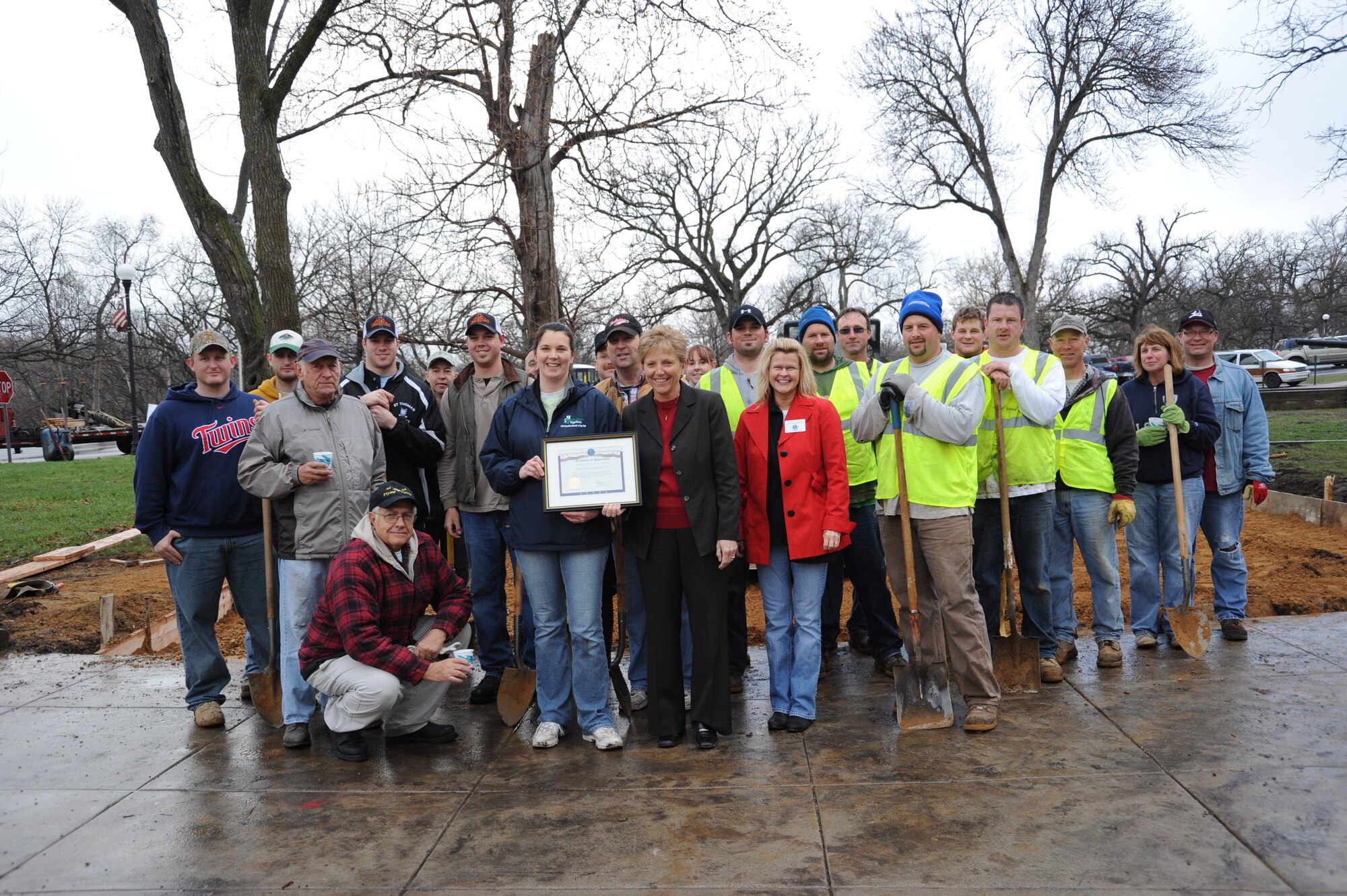 934th Airlift Wing members help prepare for the summer recreation program by helping lay a concrete patio pad at the Minnesota Veterans Home April 22.
(Courtesy Photo)