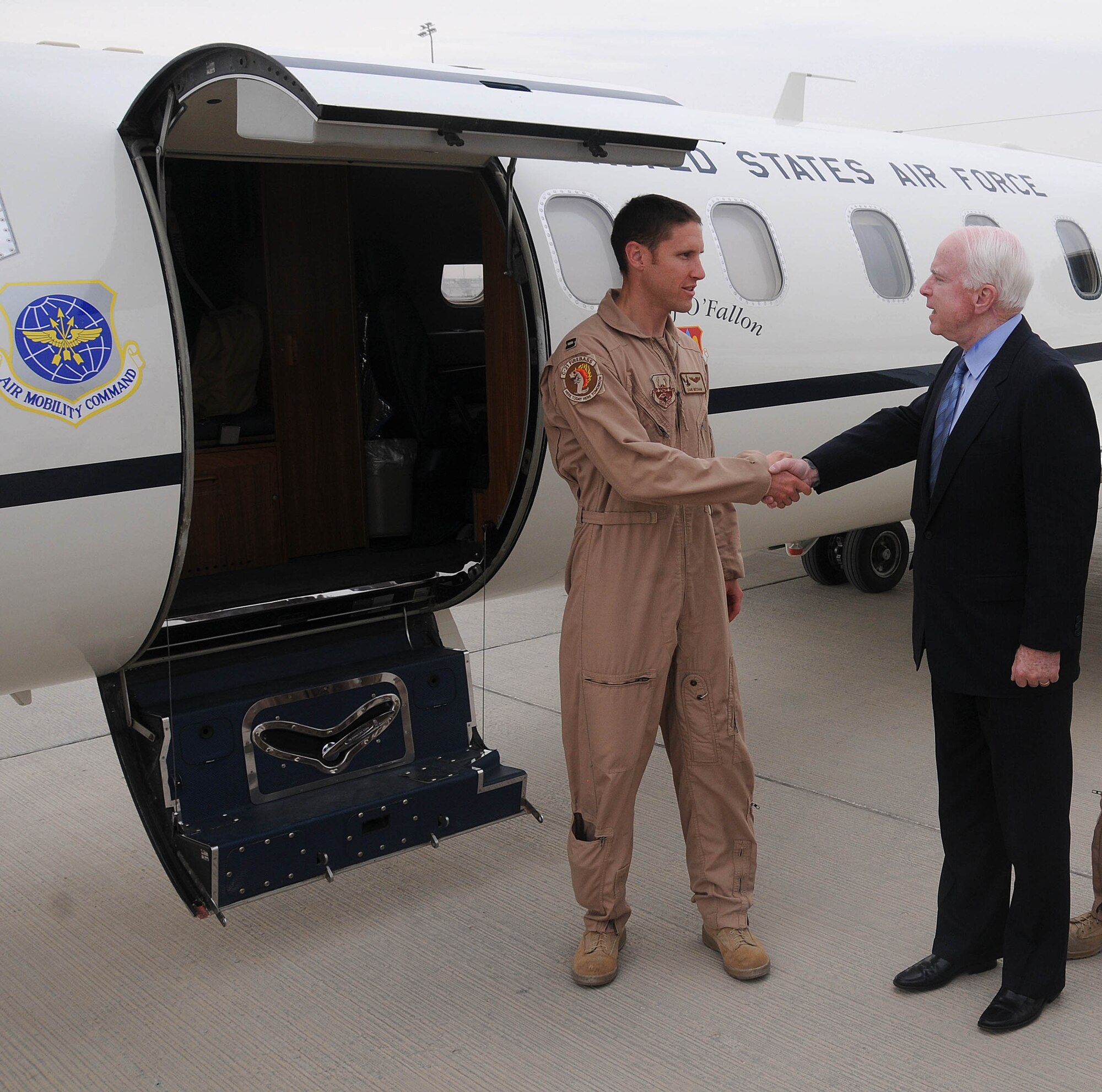 U.S. Senator John McCain, ranking member of the Senate Committee on
Armed Services and member of the committee on Homeland Security and
Governmental Affairs, speaks Capt. Dan Mecham, 379th Expeditionary
Operations Group, after landing for a visit at this undisclosed air base in
Southwest Asia, April 26.
(U.S. Air Force photo/Staff Sgt. Anthony Graham)
