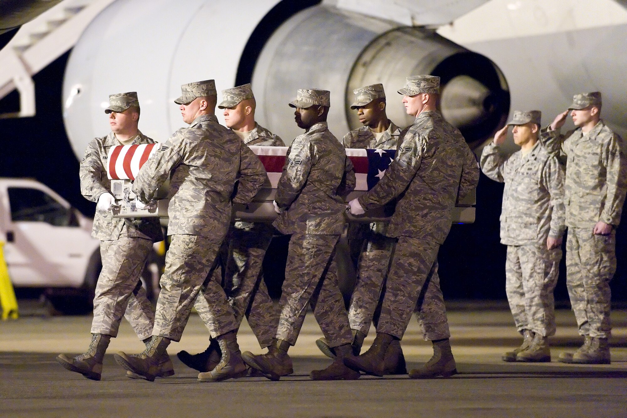 A U.S. Air Force carry team transfers the remains of Air Force Maj. Jeffrey O. Ausborn, of Gadsden, Ala., at Dover Air Force Base, Del., April 30, 2011. Ausborn was assigned to the 99th Flying Training Squadron, Randolph Air Force Base, Texas. (U.S. Air Force photo/Roland Balik)