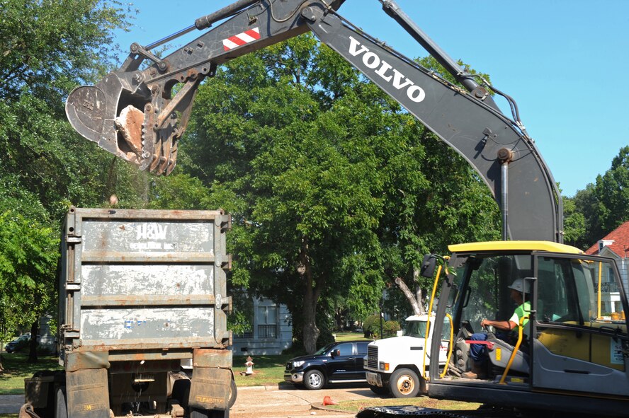 Bo Pharr, local contractor, operates an excavator on Barksdale Air Force Base, La., Aug 1. The excavator was used to break up concrete and load the rubble onto the back of a dump truck as building 3433 undergoes renovation. (U.S. Air Force photo/Airman 1st Class Micaiah Anthony)(RELEASED)