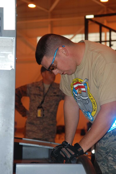 Reservists from the 439th Airlift Wing compete at the Rodeo airlift competition, held at Joint Base Lewis-McChord, Wash. Westover won the Knucklebuster award for the top maintenance unit in the Air Force. (US Air Force photo/2nd Lt. Andre Bowser)
