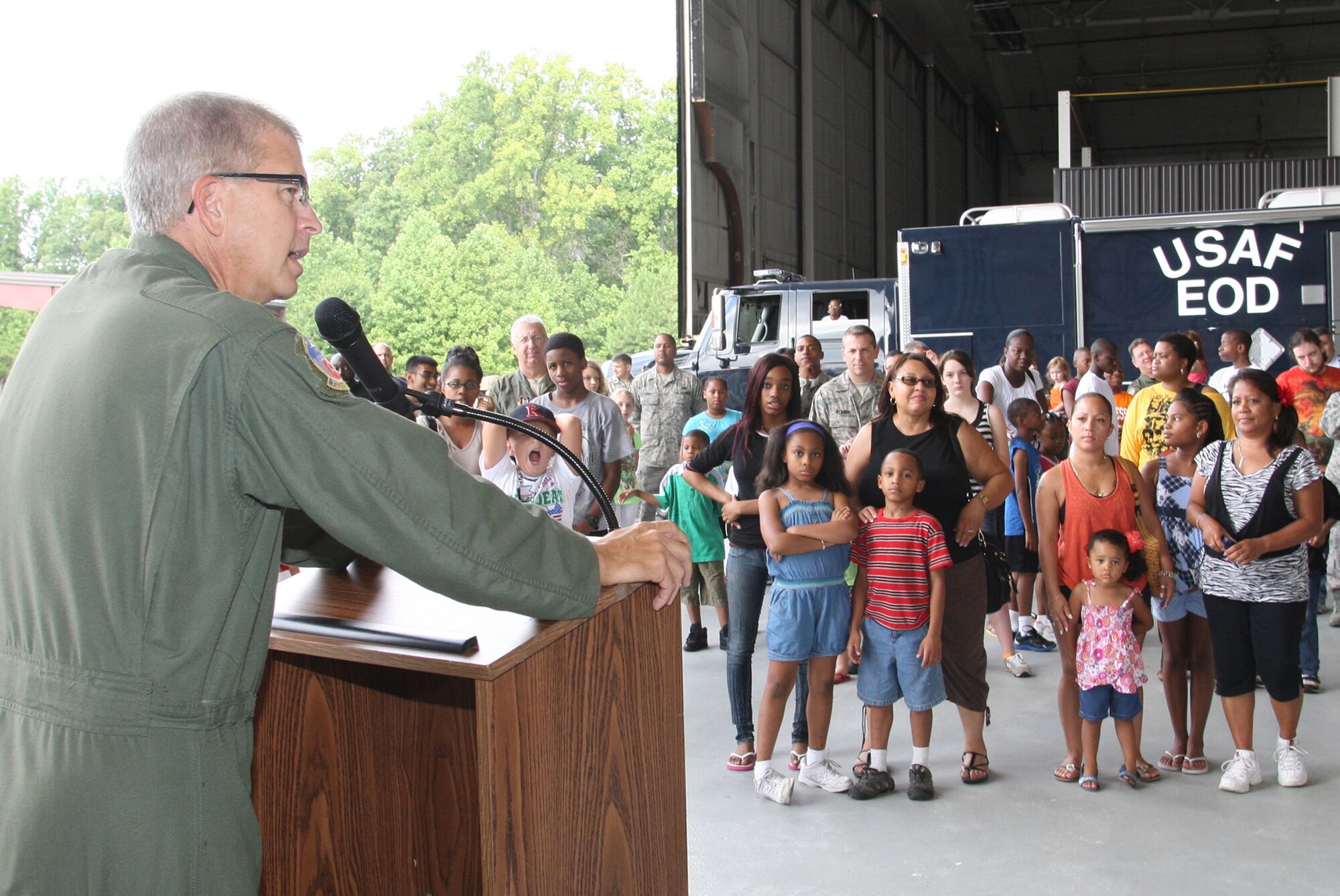 Col. Timothy E. Tarchick, 94th Airlift Wing Commander welcomes families to the Dobbins ARB, Take your kids to work day 29 July, 2011. (U.S. Air Force Photo/Don Peek)
