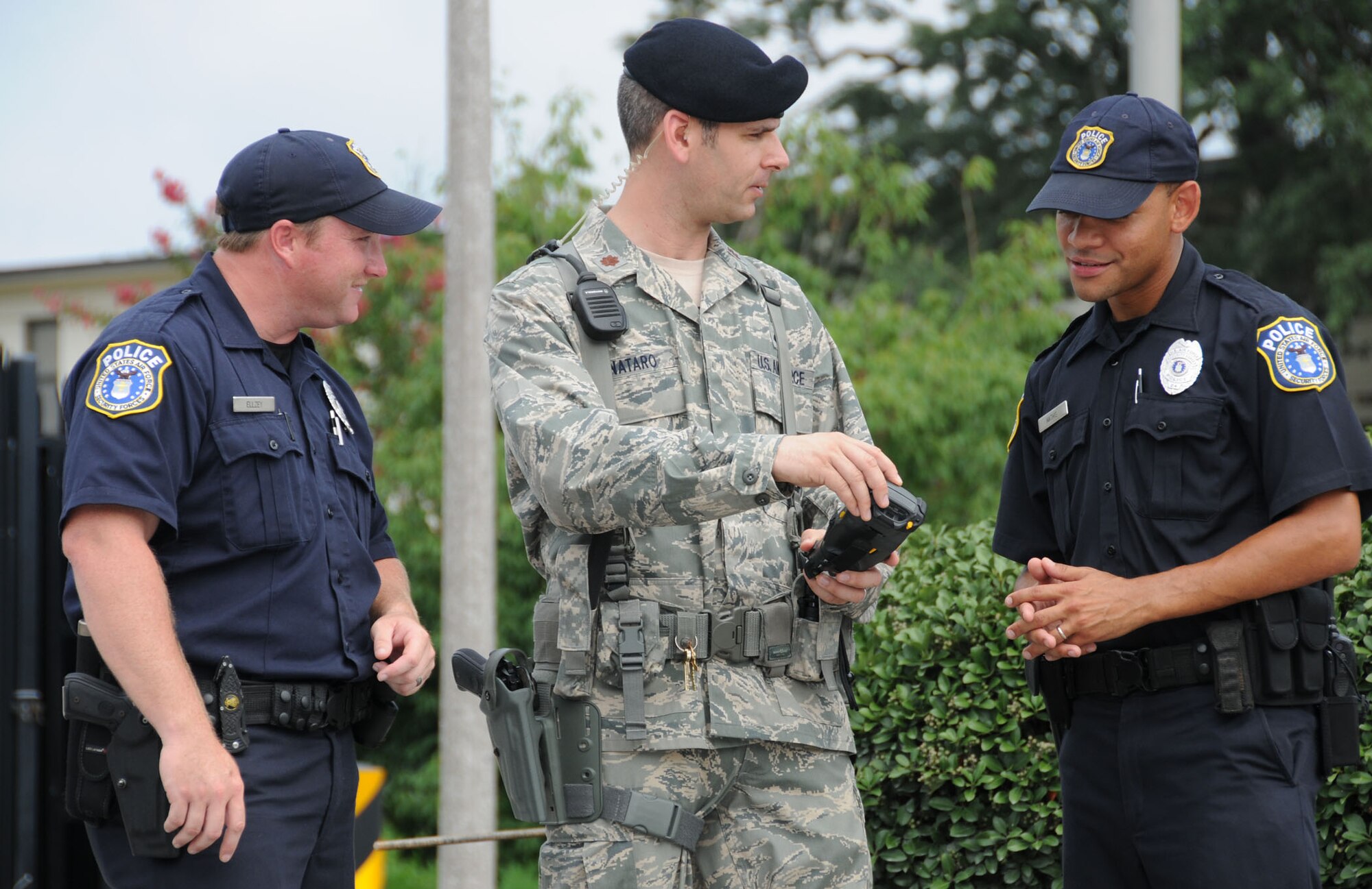From left, Jeremy Ellway, 81st Security Forces Squadron, Maj. Matthew Pignataro, new 81st SFS commander, and Maurice Mathis, 81st SFS, discuss the associated challenges and benefits of Defense Biometric Identification System implementation at the White Avenue Gate. Pignataro took command July 16. The new commander
comes to Keesler from the Air Force Personnel Center, Randolph Air Force Base, Texas, where he was the chief of security forces air and space expeditionary force scheduling.  Maj. James Clark, previous commander, is pursuing a master’s degree in homeland defense at the Naval Post-graduate School, Monterey Bay, Calif.  (U.S. Air Force photo by Kemberly Groue)