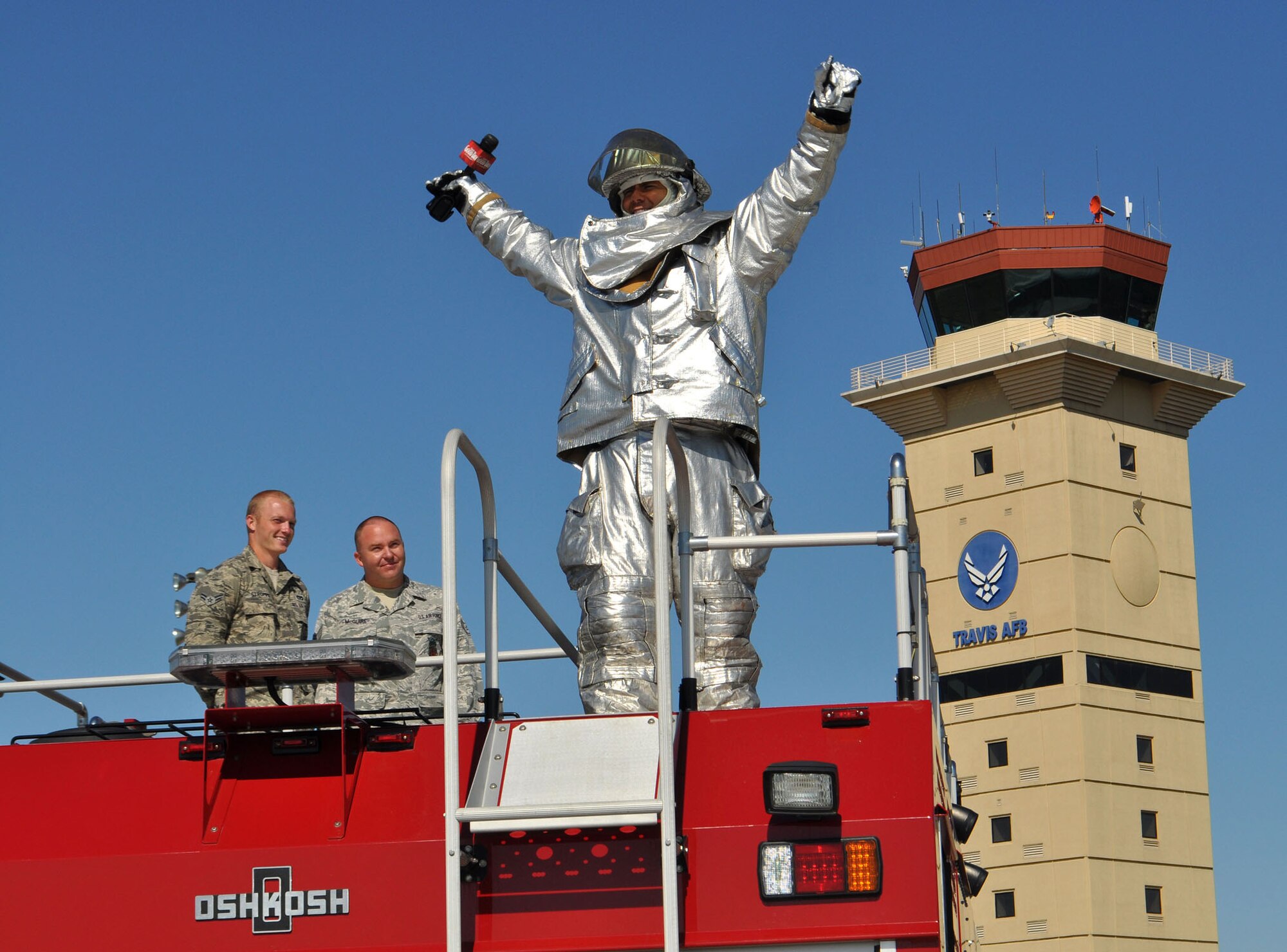 TRAVIS AIR FORCE BASE, Calif. -- "Good Day Sacramento" weekend anchor and weather person, Cody Stark, is all ready to fight his first fire, with the help of the Travis AFB Fire Department. From the left, Airman 1st Class Dustin Stromme and Staff Sgt.
Larry McGuire, July 29. (U.S. Air Force photo/Senior Master Sgt. Ellen L. Hatfield)
