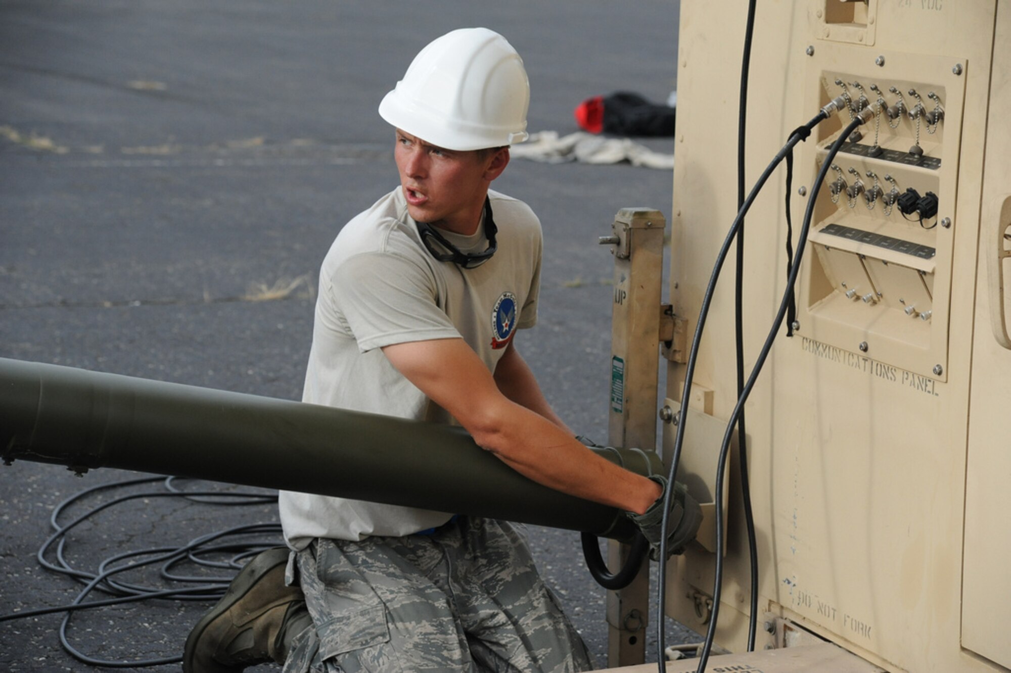 Staff Sgt. John Kuliczkowski, 621st Contingency Response Wing, sets up a
Hard Side Expandable Light Air Mobile Shelter at the Air Mobility Rodeo 2011, July 28, Joint Base Lewis-McChord, Wash. (U.S. Air Force photo by 1st Lt. Brooke Brzozowske/Released)

