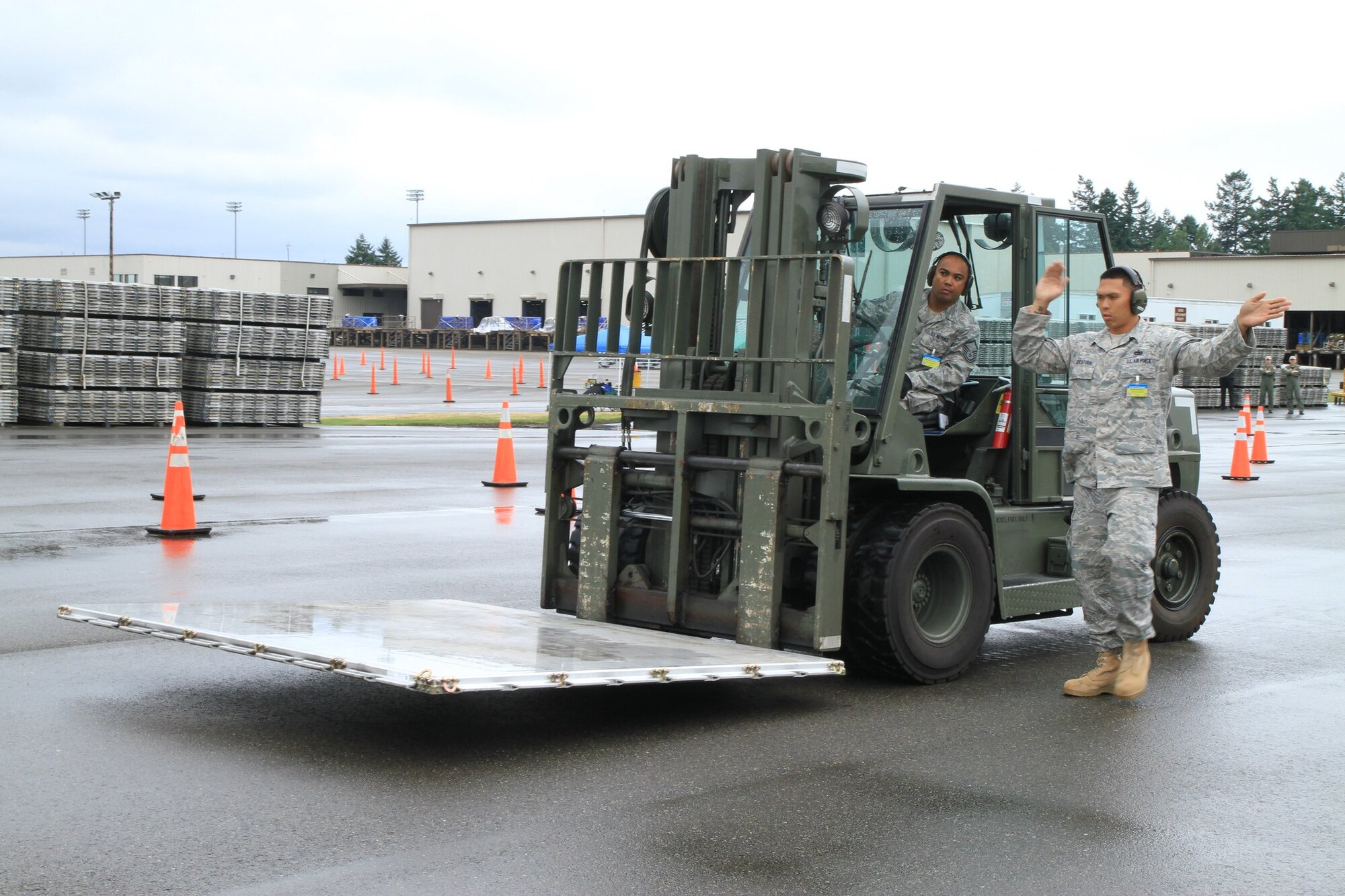 Tech. Sgt. Dennis Dedicatoria spots Master Sgt. Sean Concepcion as he drives navigates the 10K forklift competition during the Air Mobility Rodeo 2011 held July 24-29 at Joint Base Lewis-McChord, Wash. The 48th APS is part of the 624th Regional Support Group headquartered at Joint Base Pearl Harbor-Hickam, Hawaii. (U.S. Air Force photo/Master Sgt. Peter Rieta)