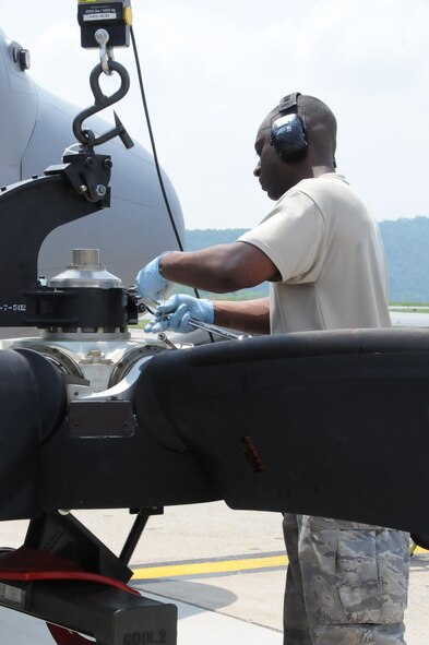 Tech. Sgt. Meceikee Williams, propulsion technician with 193rd Special Operations Wing, Middletown, Pa.,  removes an EC-130J Commando Solo propeller from a crane, June 16. (Photo by Air Force Tech. Sgt. Culeen Shaffer.)