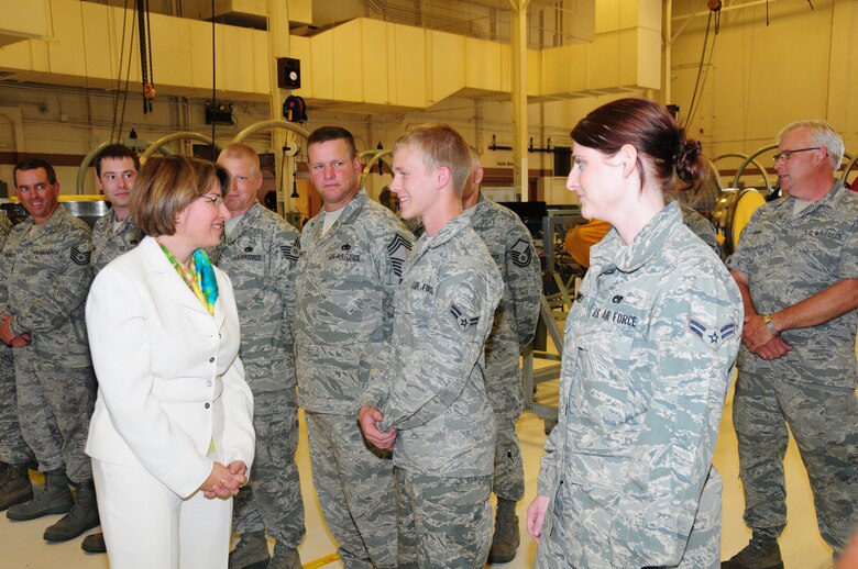 U.S. Senator Amy Klobuchar visits with Airmen from the 148th Fighter Wing, Duluth, Minn.  Senator Klobuchar was in Duluth to meet with wing leadership on the possibility of the 148th FW becoming an active association unit.  (U.S. Air Force photo by Master Sgt. Ralph Kapustka/released)