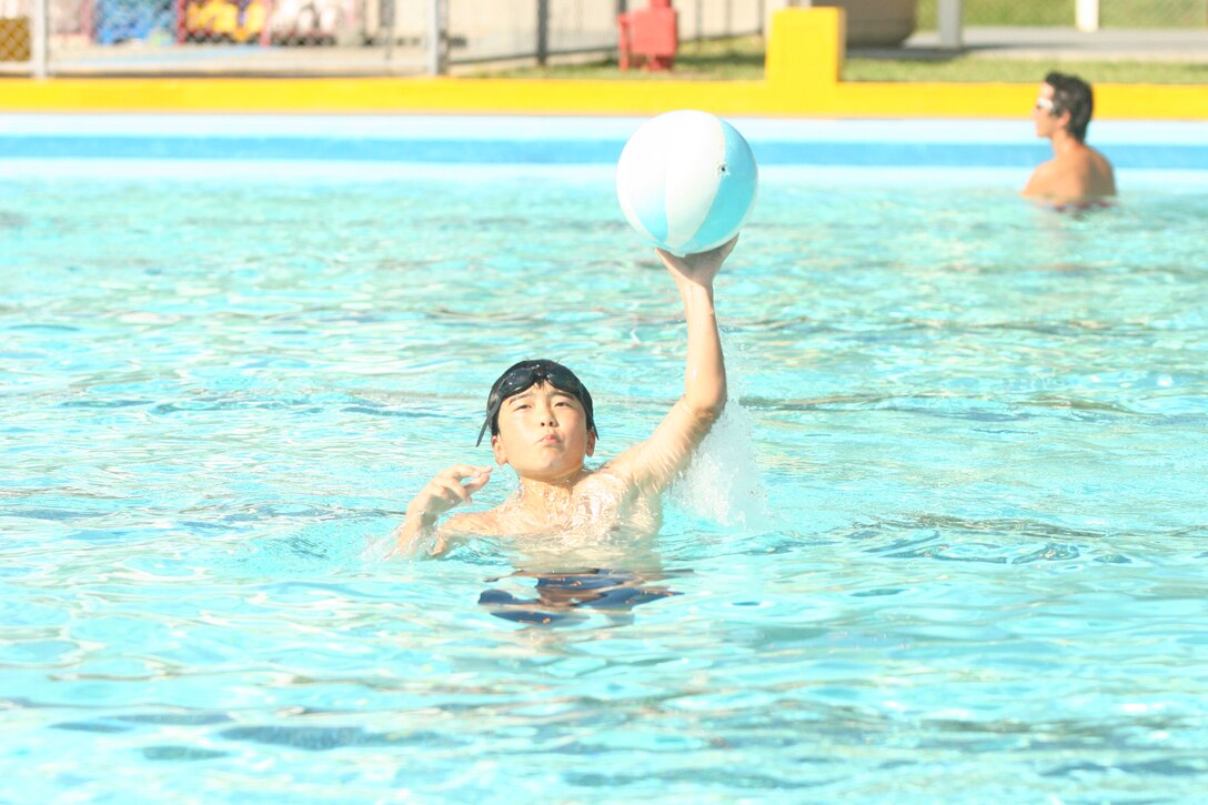 Just about every wall and every corner is adorned with Marine Corps memorabilia inside the Marine Memorial Club. The lobby is host to the bell from the USS San Francisco and Marine uniforms and weapons from wars dating back to the Revolution. Battle streamers and medals take up special places of honor. The doors to the elevator open up on floor to photos dedicated to all the Corps’ commandants from 1946 through today’s top general, Gen. James F. Amos. They’ve even got a uniform donated by Gen. Al Gray, complete with his four stars on the shoulders and ribbons and badges. There are photos of each of the sergeant majors of the Marine Corps, right up through Sgt. Maj. Micheal P. Barrett. ::r::::n::::r::::n::::r::::n::