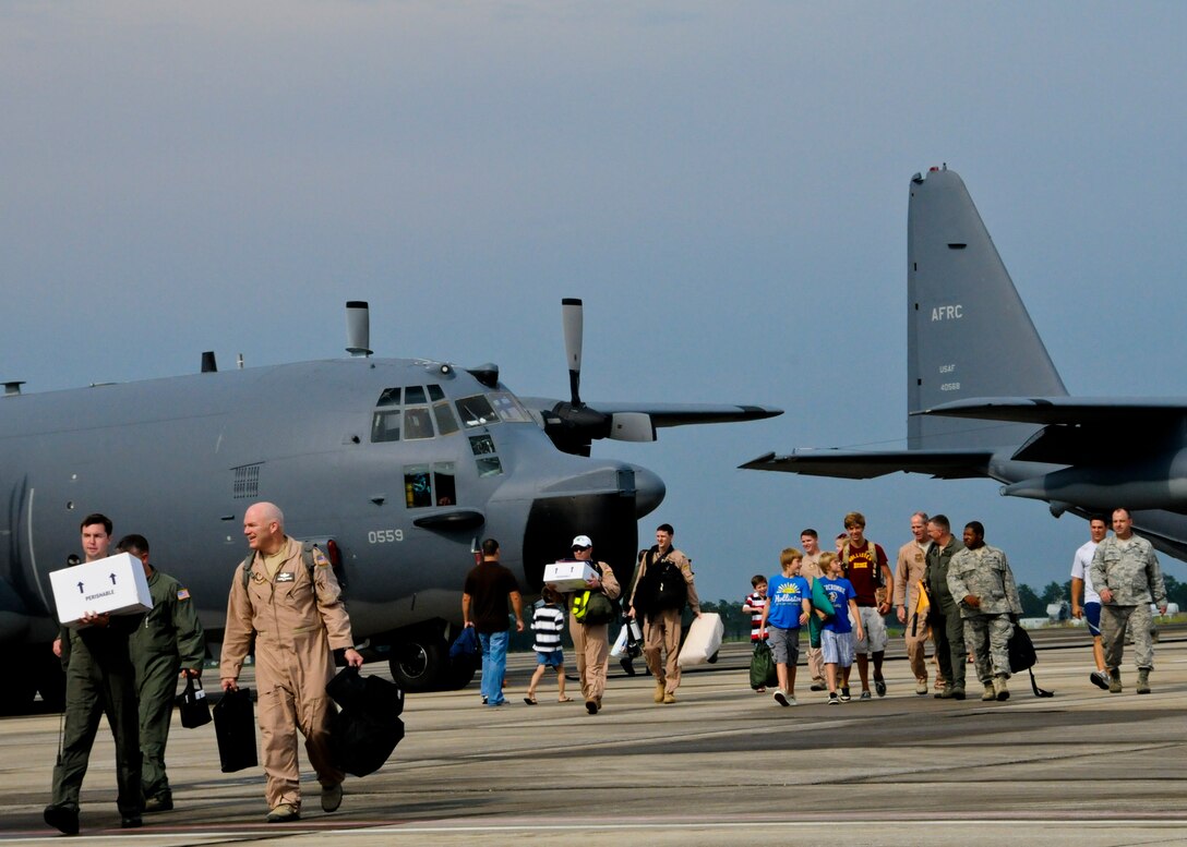 Family and friends help 919th Special Operations Wing reservists with their bags after they arrived home from a deployment from Southwest Asia Aug. 7.  More than 25 Air Force Reserve Airmen were welcomed back home at a homecoming party at Duke Field.  (U.S. Air Force photo/Tech. Sgt. Cheryl Foster)