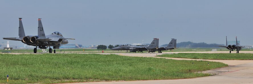 KUNSAN AIR BASE, Republic of Korea -- Two F-15E Eagle Strike taxi down the flightline here Aug. 5. Army and Air Force units teamed up for a joint training exercise at Jikdo Island, firing AGM-114 Hellfire missiles, rockets and 30mm munitions at the range. (U.S. Air Force photo/Senior Airman Brittany Y. Bateman)