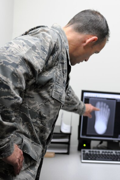 KUNSAN AIR BASE, Republic of Korea -- Col. Scott Pleus, 8th Fighter Wing commander, looks at an x-ray of a foot during his 8th Medical Group immersion tour here Aug.9.  The group serves a customer population of nearly 3,000 active duty Air Force and Army personnel and a small number of dependants and retirees. (U.S. Air Force photo/Senior Airman Brittany Y. Bateman)