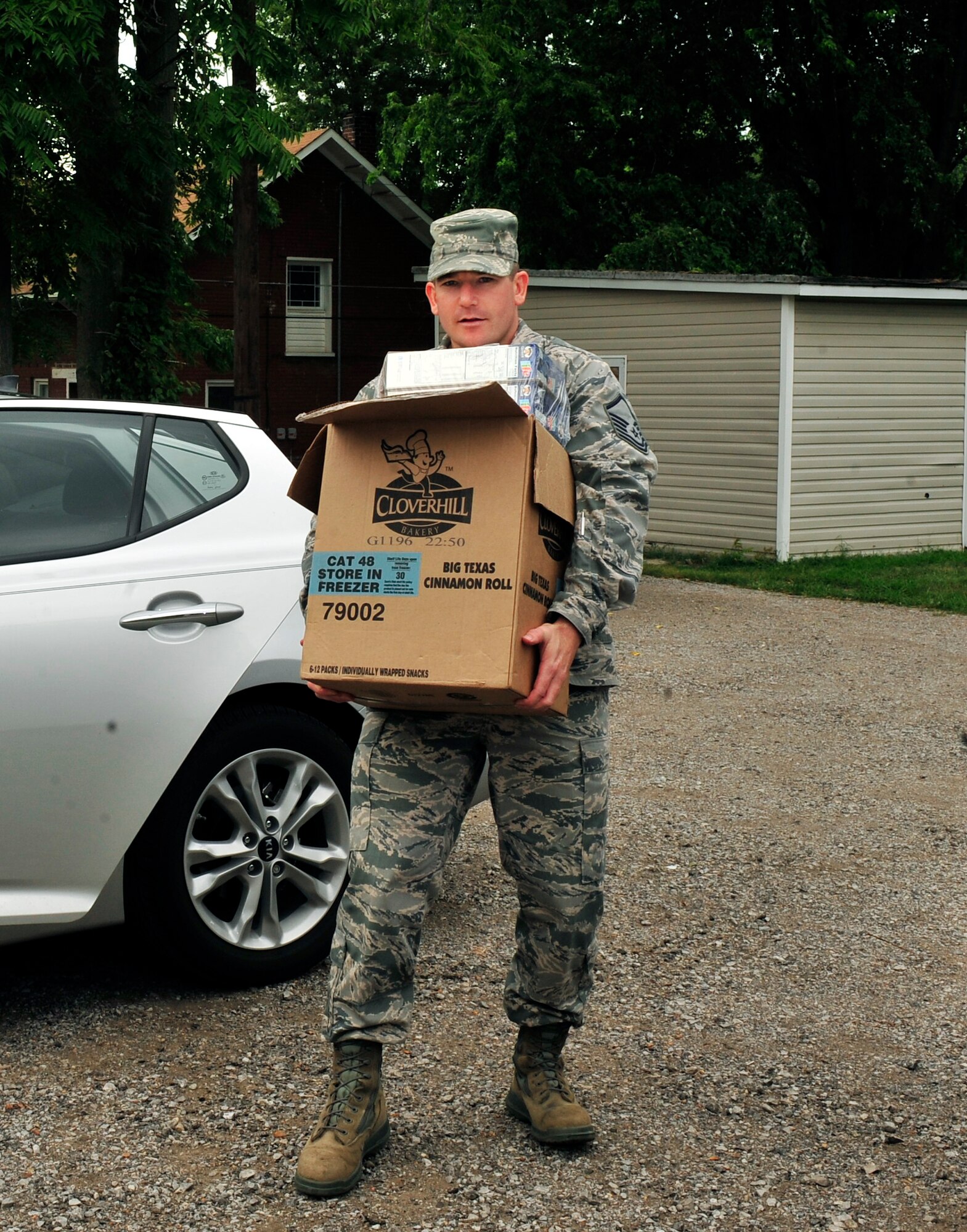 Master Sgt. Collin Baulch, Scott Feds Feed Families representative, carries a box of donated food into the Community Interfaith Food Pantry in Belleville Ill., Aug. 5, 2011. This month members from Scott are stepping up to help meet the challenge of gathering two million pounds of food during this summers’ Department of Defense Feds Feed Families campaign. Food banks across the country are facing severe shortages of non-perishable items while children are left without school nutrition programs in the summer months. (U.S. Air Force photo/ Staff Sgt. Stephenie Wade)