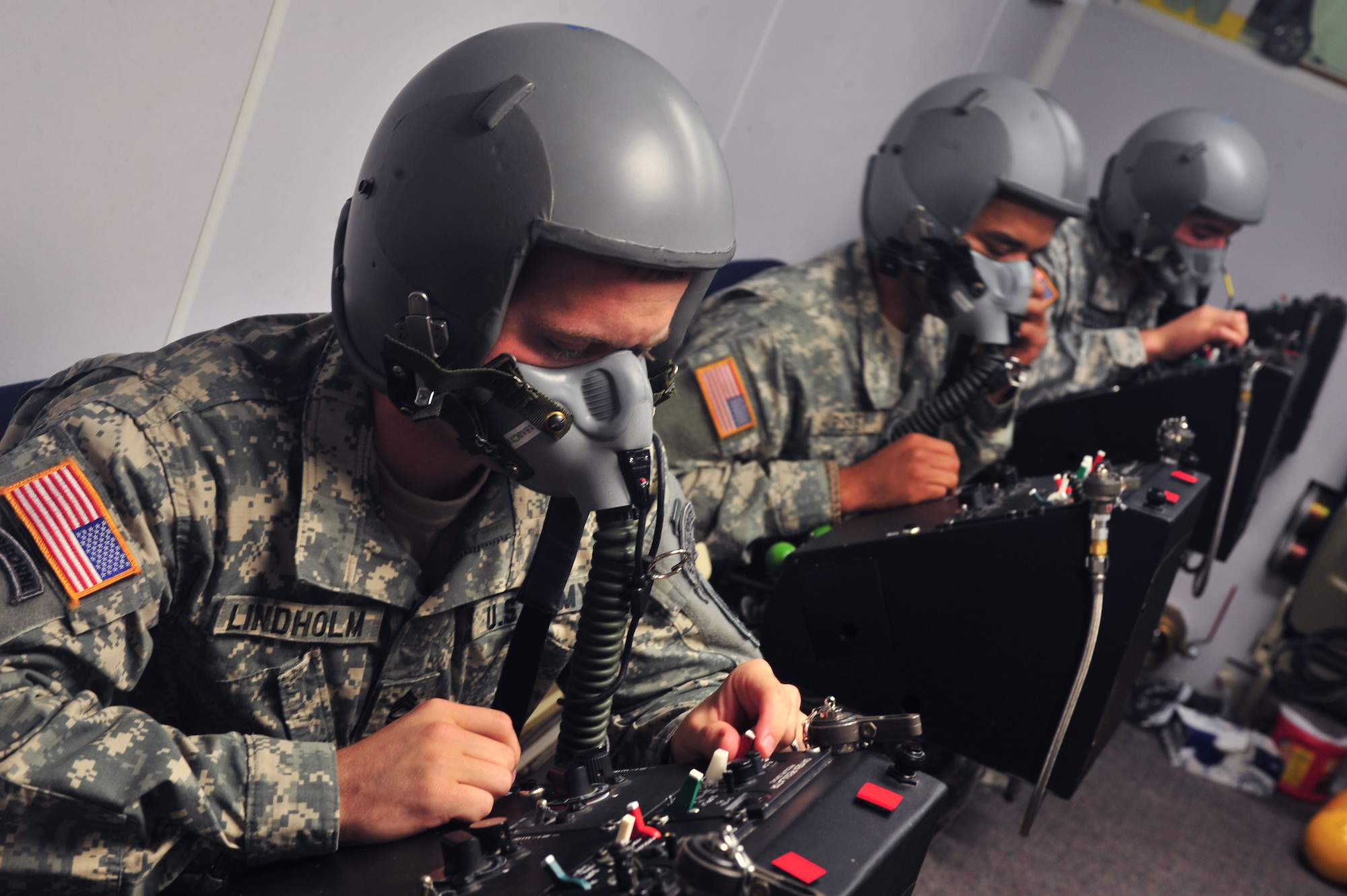 U.S. Army Sgt. 1st Class Jacob Lindholm, 1/10th Special Forces Group, as well as other Soldiers and Airmen go through flight training at the 20th Aerospace Medicine Squadron, Shaw Air Force Base, S.C. Aug. 10, 2011. High altitude training is a necessity before flying and must be completed to be on flying status. (U.S. Air Force photo by Airman 1st Class Ashley Gardner)(Released)