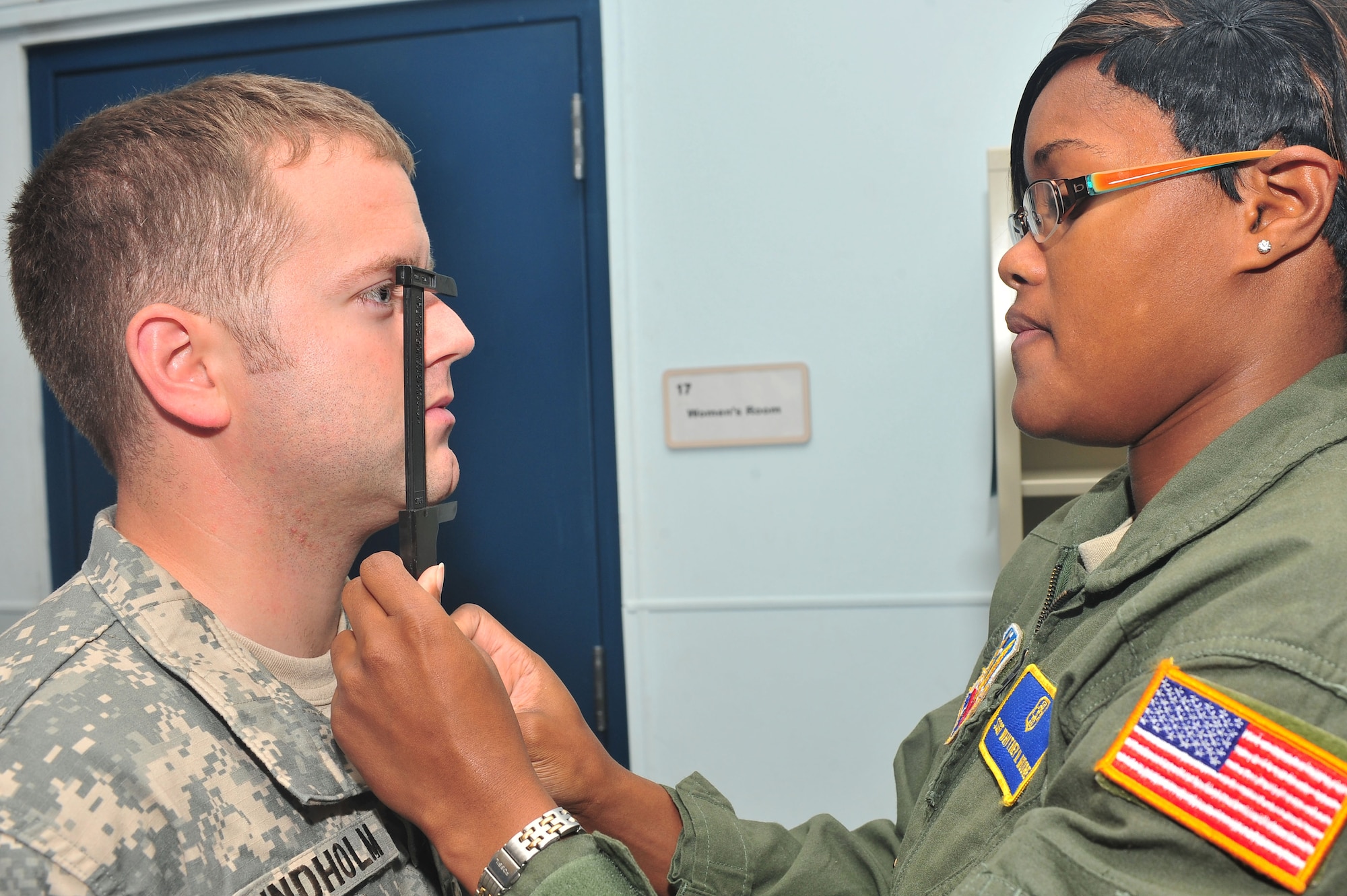U.S. Army Sgt. 1st Class Jacob Lindholm, 1/10th Special Forces Group, gets fitted for his flying mask before training by Staff Sgt. Whitney Moore, 20th Aerospace Medicine Squadron physiology technician, Shaw Air Force Base, S.C., Aug. 10, 2011. High altitude training is a necessity before flying and must be completed to be on flying status. (U.S. Air Force photo by Airman 1st Class Ashley Gardner)(Released)