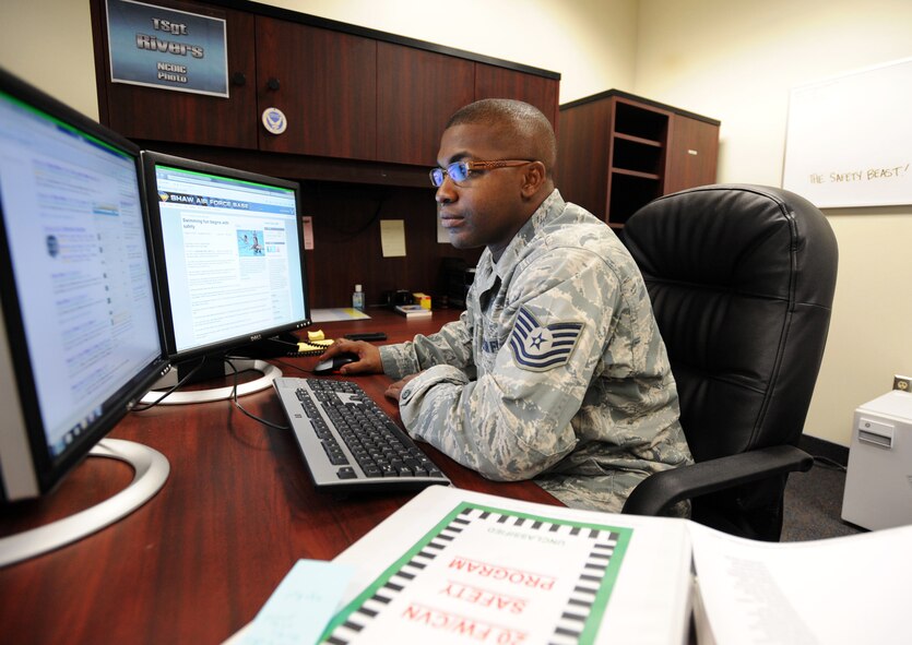 U.S. Air Force Tech. Sgt. Louis Rivers, 20th Fighter Wing Public affairs NCOIC of photography looks over the base website, Shaw Air Force Base, S.C. August  9, 2011. Public Affairs Airmen get the opportunity to tell the Air Force's story by highlighting Airmen of all ranks and career fields. (U.S. Air Force photo/Airman 1st Class Tabatha L. Duarte)(Released)
