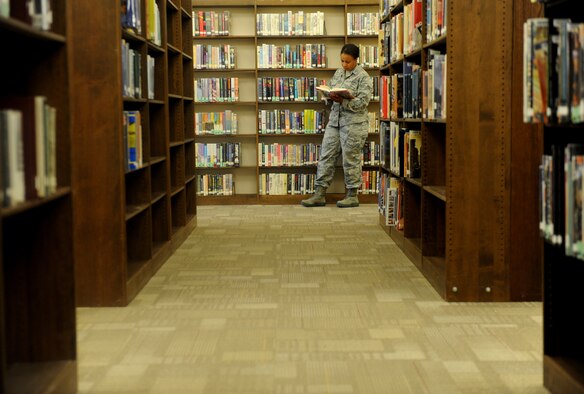 MOUNTAIN HOME AIR FORCE BASE, Idaho – The base library has moved to the new Gunfighter Service Center and has resumed its normal hours of operations. The library provides reading materials and DVDs for check-out, as well as computer stations for research. (U.S. Air Force photo by Staff Sgt. Gina Chiaverotti-Paige)
