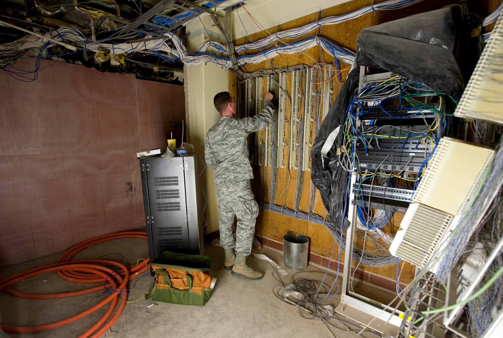 Airman 1st Class Stephen Sovine, 2nd Communications Squadron, reroutes a phone line on Barksdale Air Force Base, La., Aug. 10. By bridging two terminals together, Sovine can transfer a phone line from one office to another. (U.S. Air Force photo/Senior Airman Chad Warren)(RELEASED)