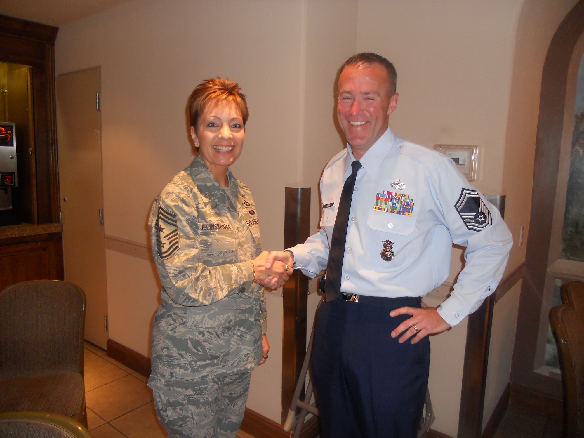 Air Force Chief Master Sgt. Denise Jelinski-Hall, senior enlisted advisor to the chief of the National Guard Bureau, congratulates Air Force Senior Master Sgt. Chris Roper, security forces manager with the 142nd Fighter Wing of the Oregon National Guard, for graduating from the Sergeants Major Course at the U.S. Army Sergeants Major Academy in Fort Bliss, Texas, June 18, 2011. Roper is the first Air National Guard member to graduate from the 10-month course in residence. (Courtesy photo)