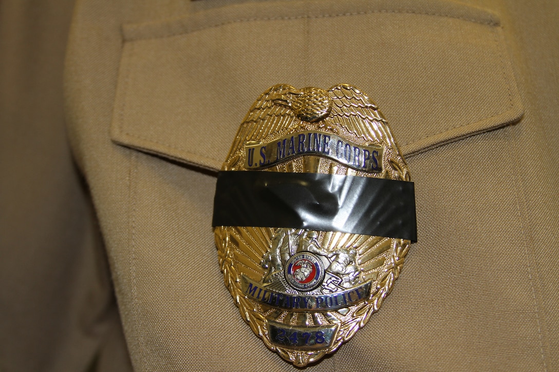 Marine Corps Recruit Depot San Diego’s law enforcement officers recently banded together to mourn a fallen comrade. As a sign of honor and respect, MCRD’s law enforcement placed a black mourning band around the center of their badges for Officer Jeremy Henwood of the San Diego Police Department.
