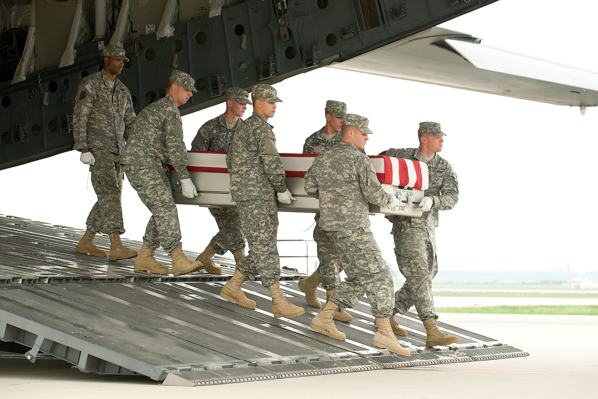 A U.S. Army carry team transfers the remains of Army Spc. Patrick L. Lay II, of Fletcher, N.C., at Dover Air Force Base, Del., Aug. 13, 2011. Lay  was assigned to the 1st Battalion, 32nd Infantry Regiment, 3rd Brigade Combat Team, 10th Mountain Division, Fort Drum, N.Y. (U.S. Air Force photo/Steve Kotecki)
