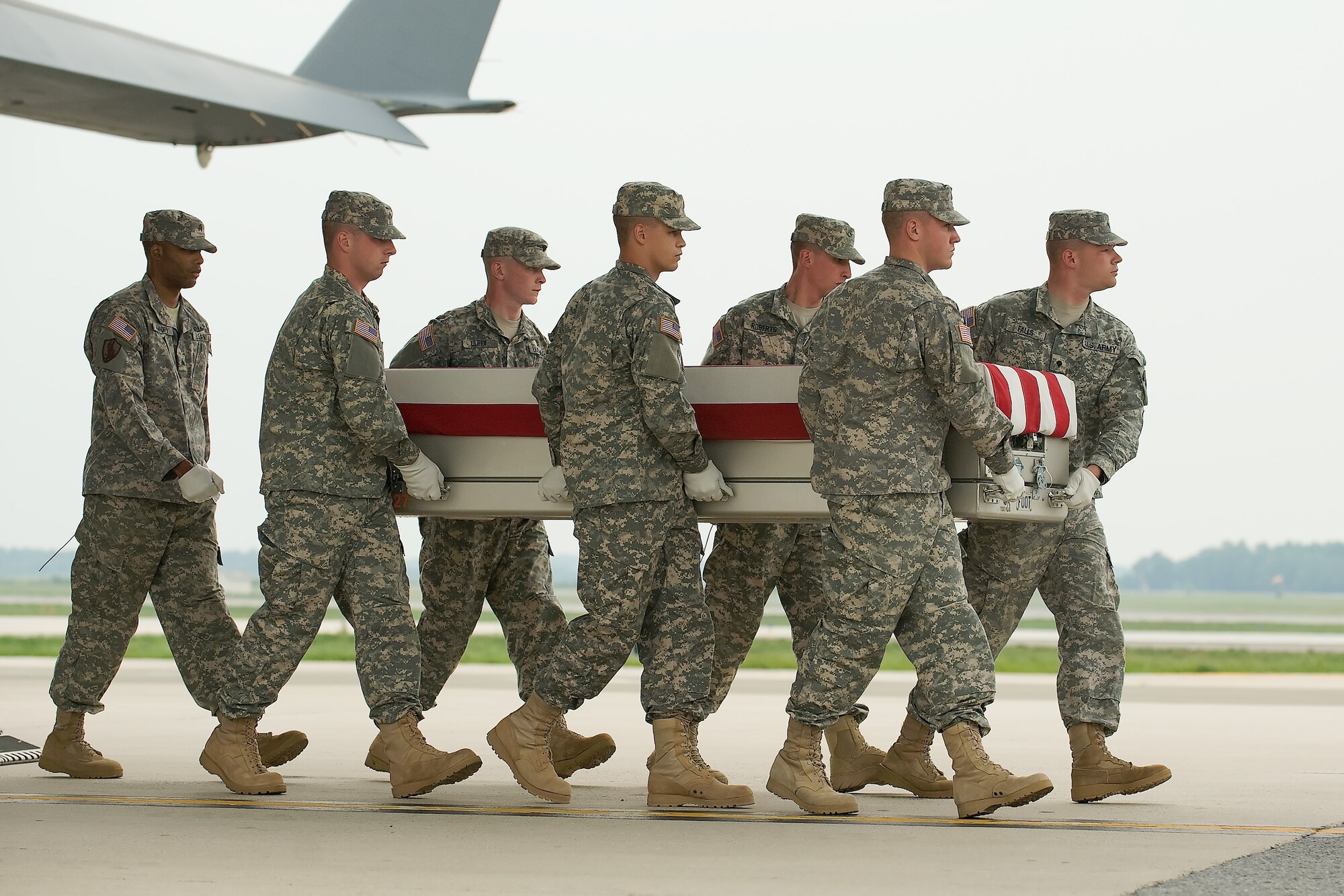 A U.S. Army carry team transfers the remains of Army Spc. Jameel T. Freeman, of Baltimore, Md., at Dover Air Force Base, Del., Aug. 13, 2011. Freeman was assigned to the 1st Battalion, 32nd Infantry Regiment, 3rd Brigade Combat Team, 10th Mountain Division, Fort Drum, N.Y.  (U.S. Air Force photo/Steve Kotecki)
