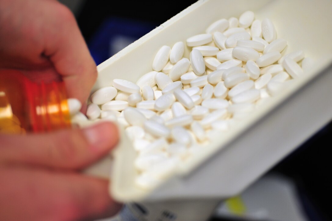 A pharmacy technician fills a prescription. (U.S. Air Force photo/Airman 1st Class Amber E. Jacobs)