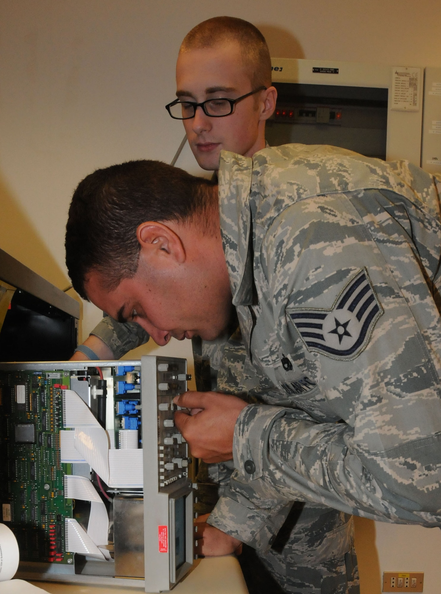 Staff Sgt. Caleb Jackson and Airman 1st Class Andrew Smith troubleshoot an oscilloscope Aug. 16 at Aviano Air Base, Italy. The oscilloscope is used to give a visual analysis of voltage and time. Jackson and Smith are assigned to the 31st Maintenance Squadron precision measurement equipment laboratory as technical measurement diagnostics equipment technicians. (U.S. Air Force photo/Airman LaVel Sterling)